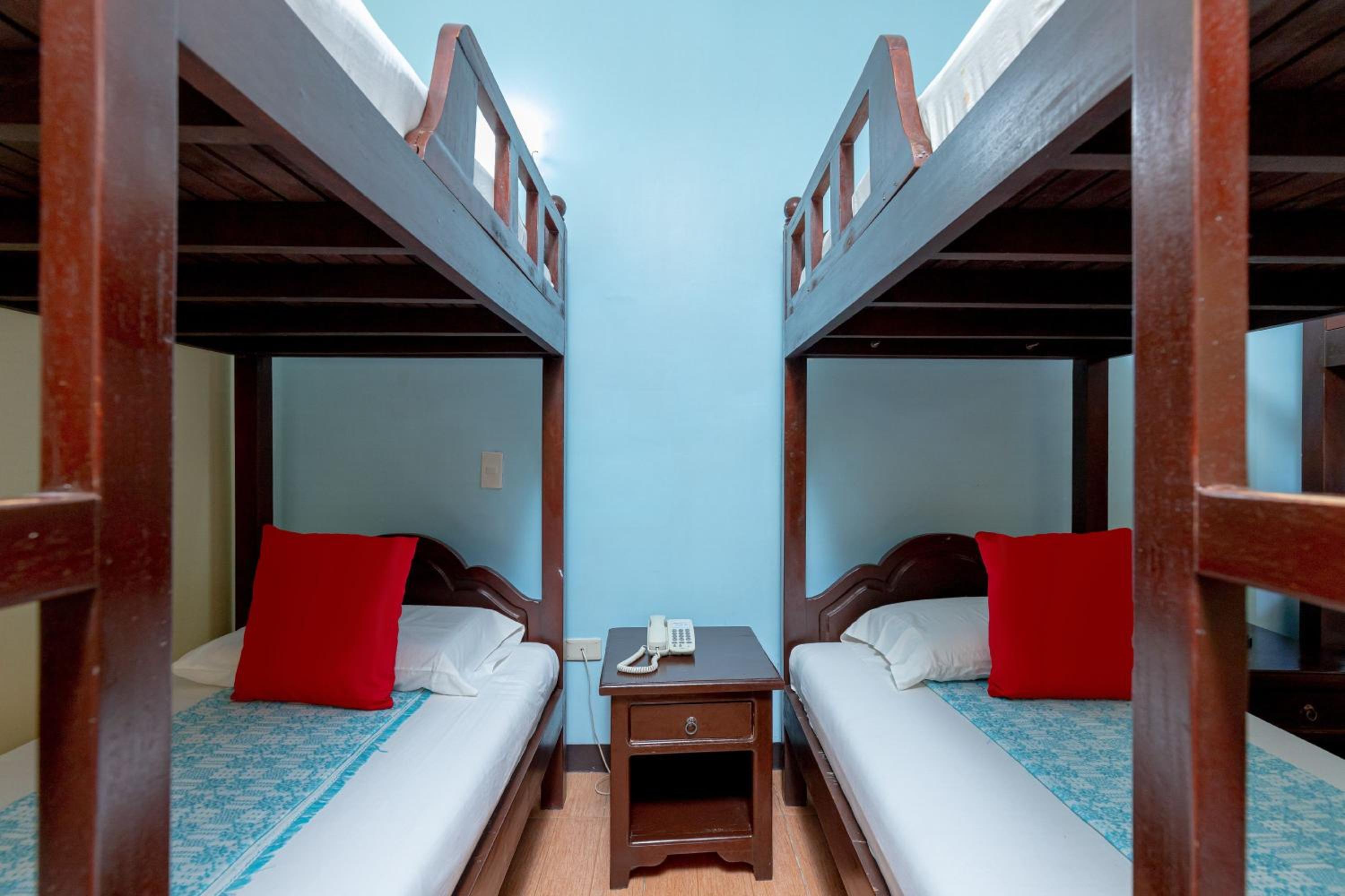 6-Bed Mixed Dormitory Room photo 1