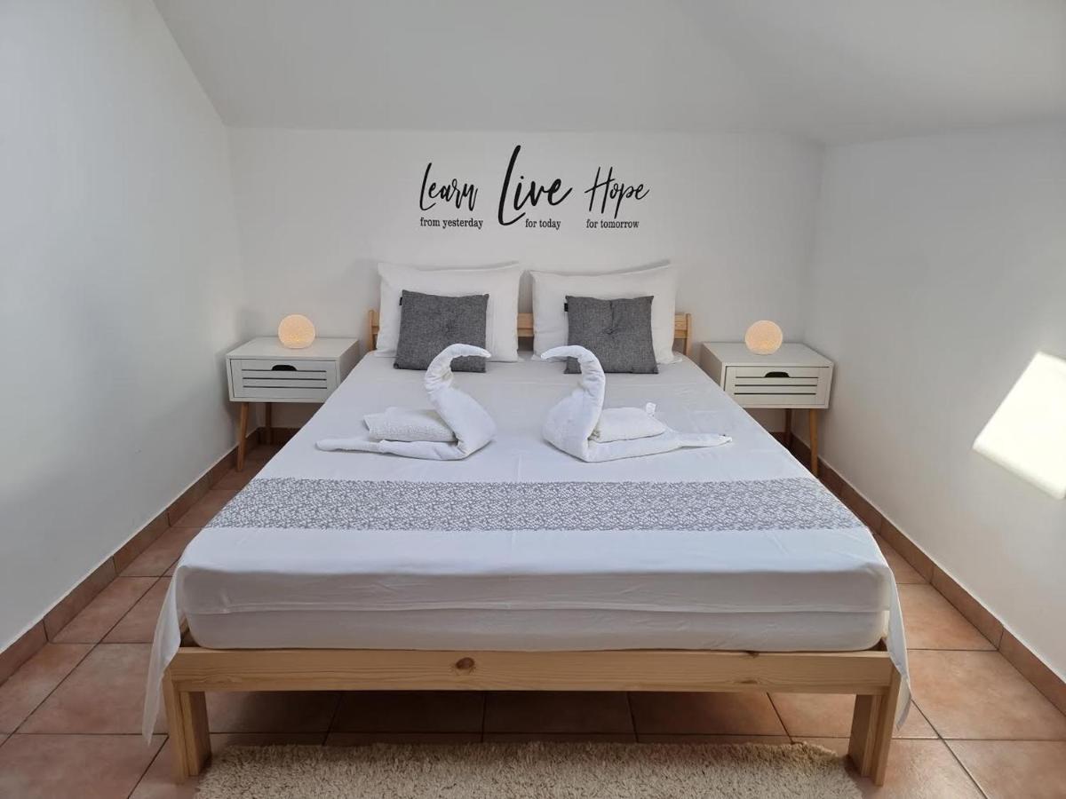 Double Room - Photo 4