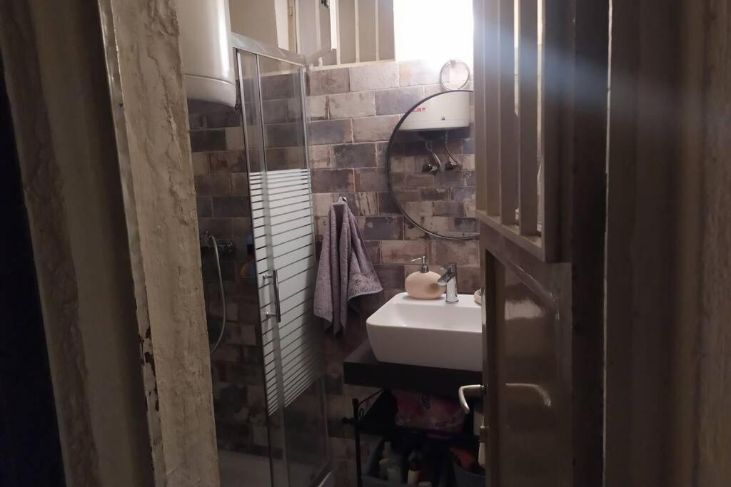 One-Bedroom House - Photo 17