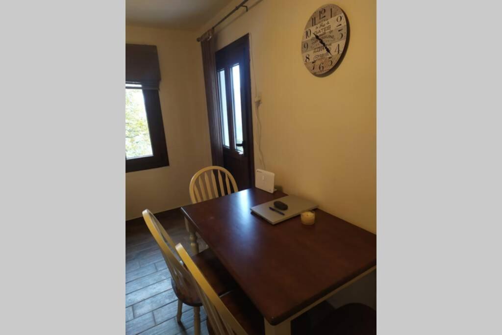 One-Bedroom House - Photo 37