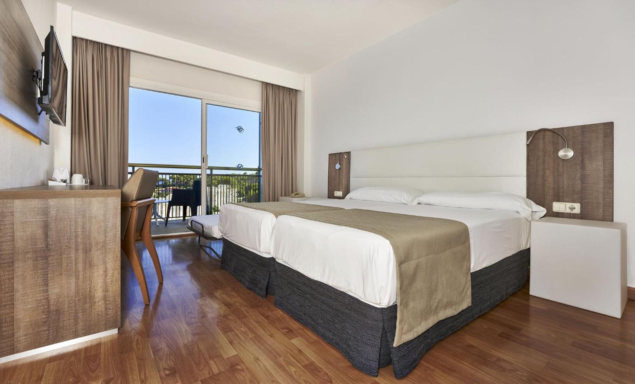 Standard Triple Room photo 2