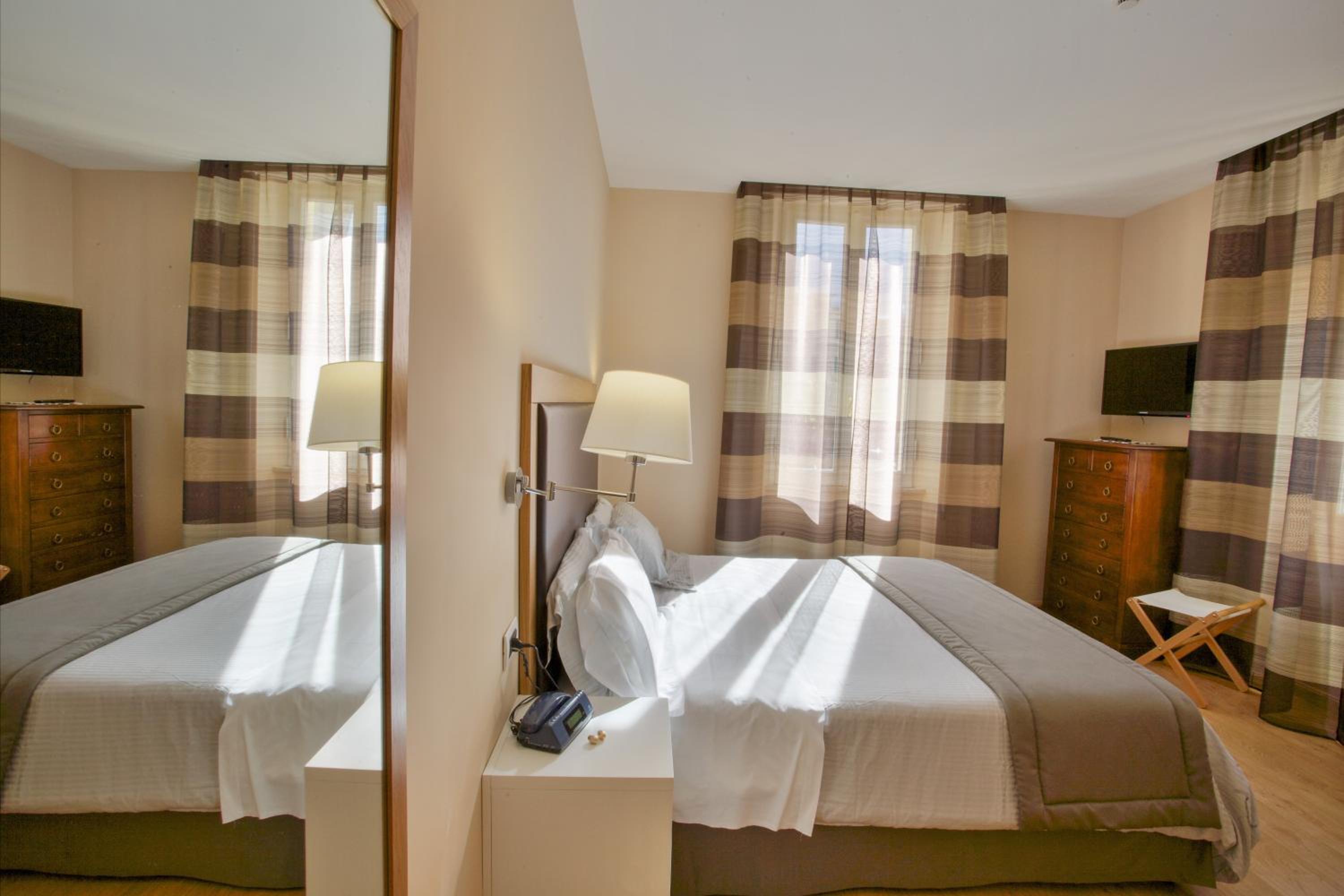 Deluxe Double Room - Photo 2