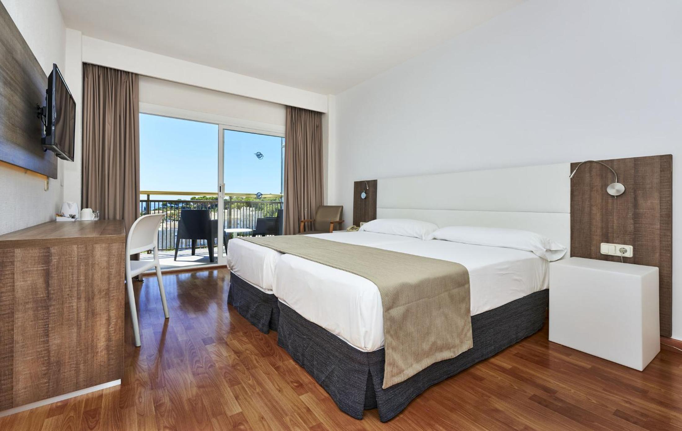 Double Room with Sea View photo 3
