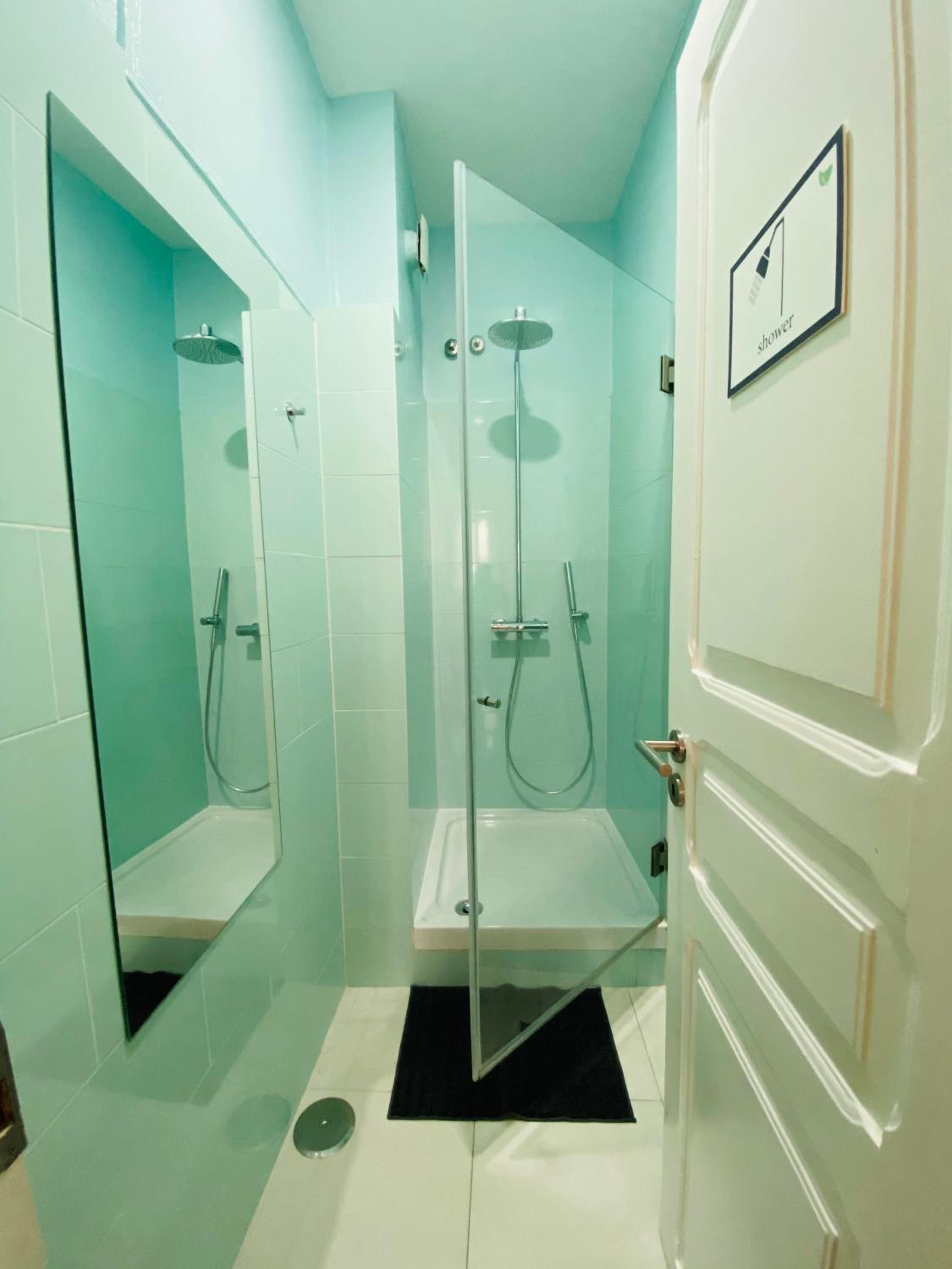 Double Room with Balcony and Shared Bathroom photo 2