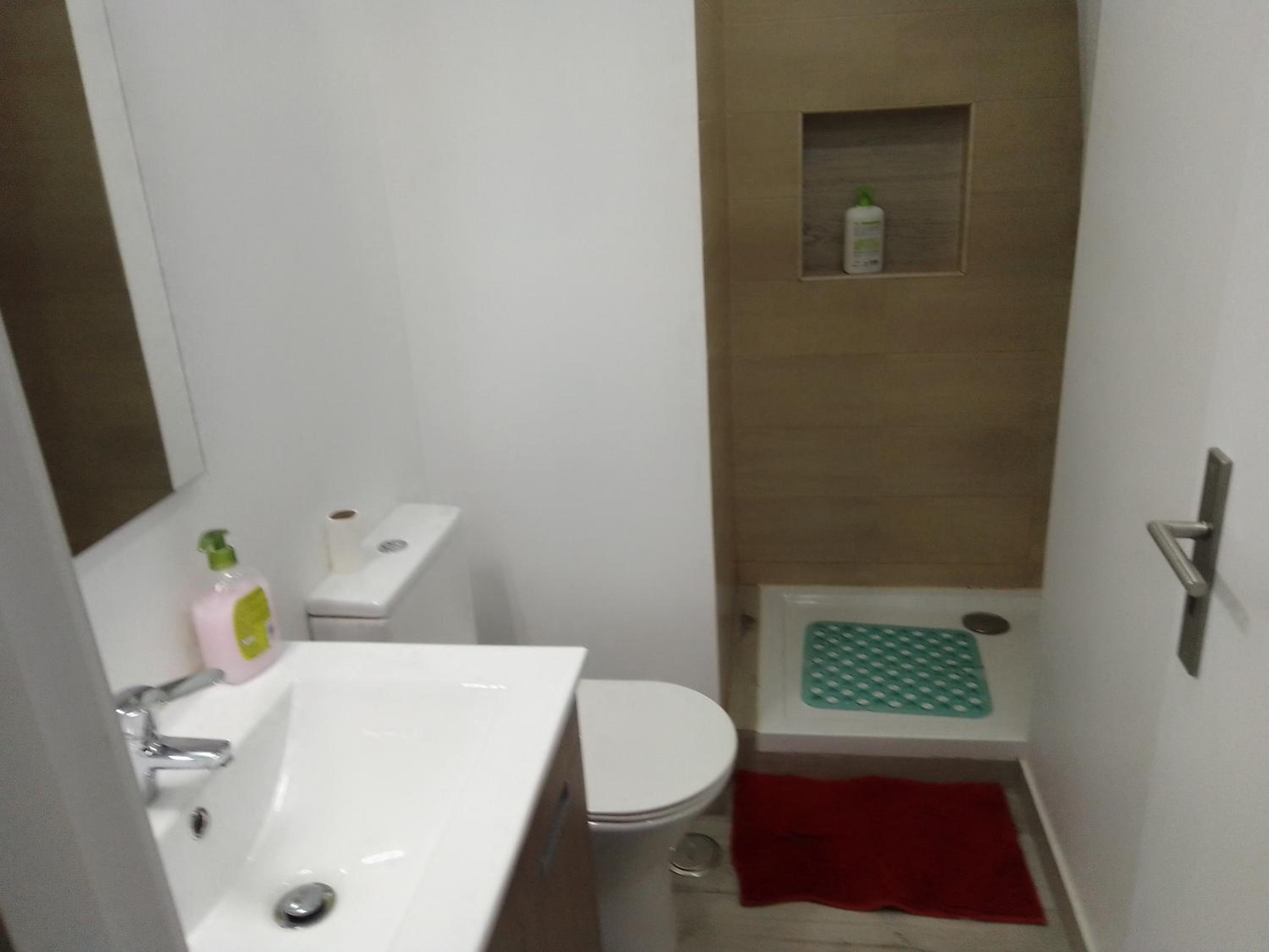 Family Room with Private Bathroom - Photo 5