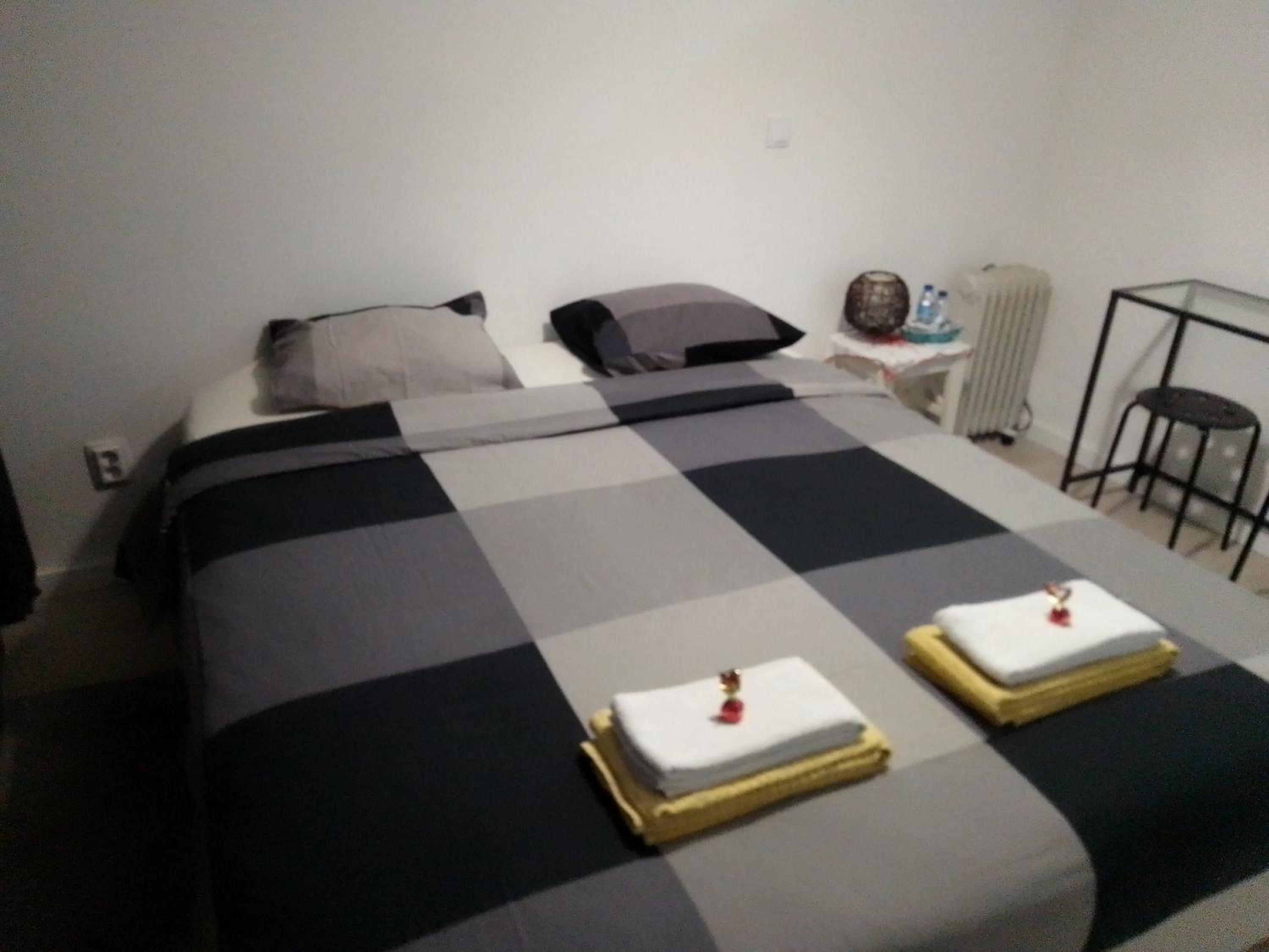 Double or Twin Room with Private Bathroom - Photo 5