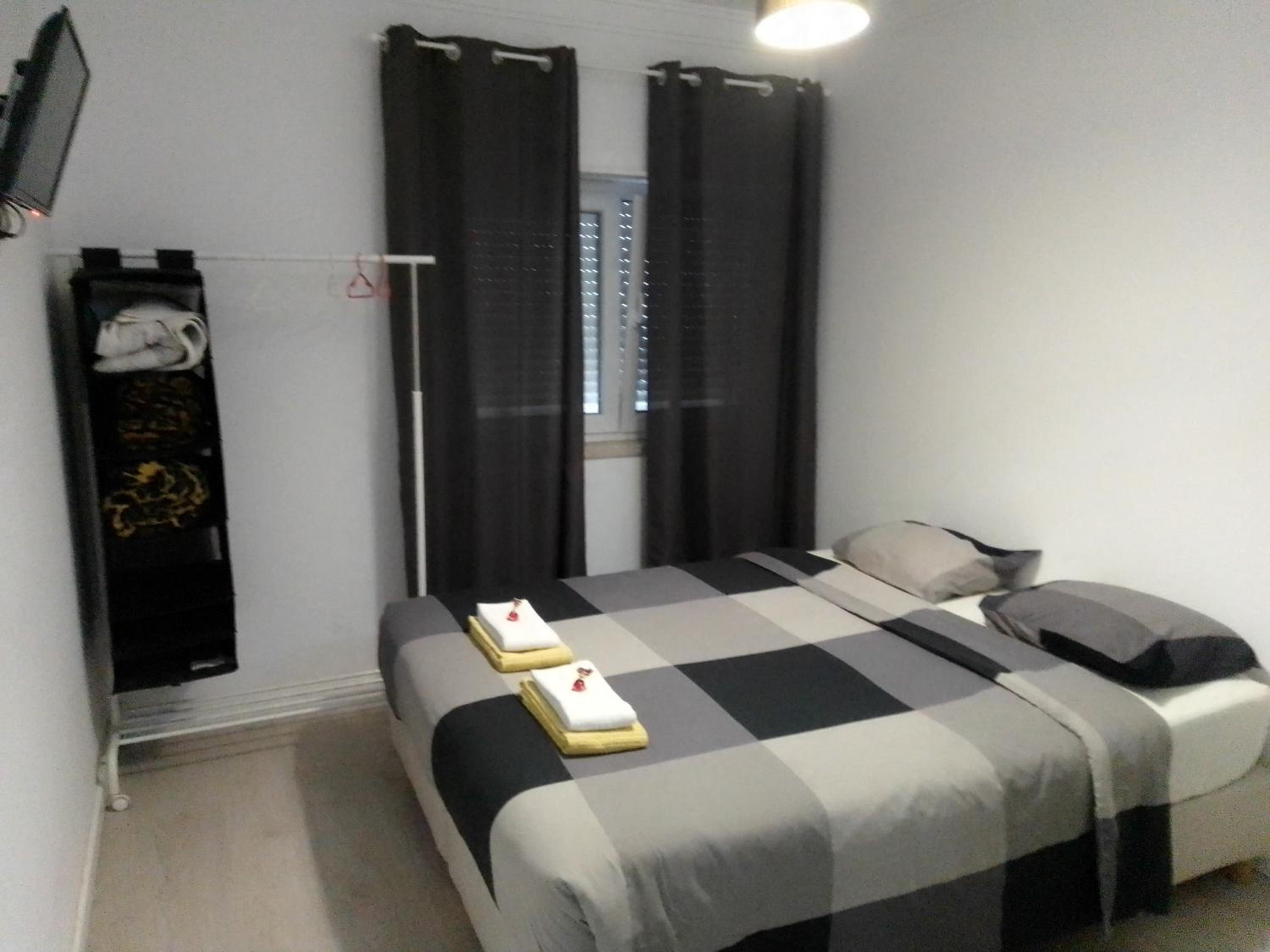 Double or Twin Room with Private Bathroom - Photo 1
