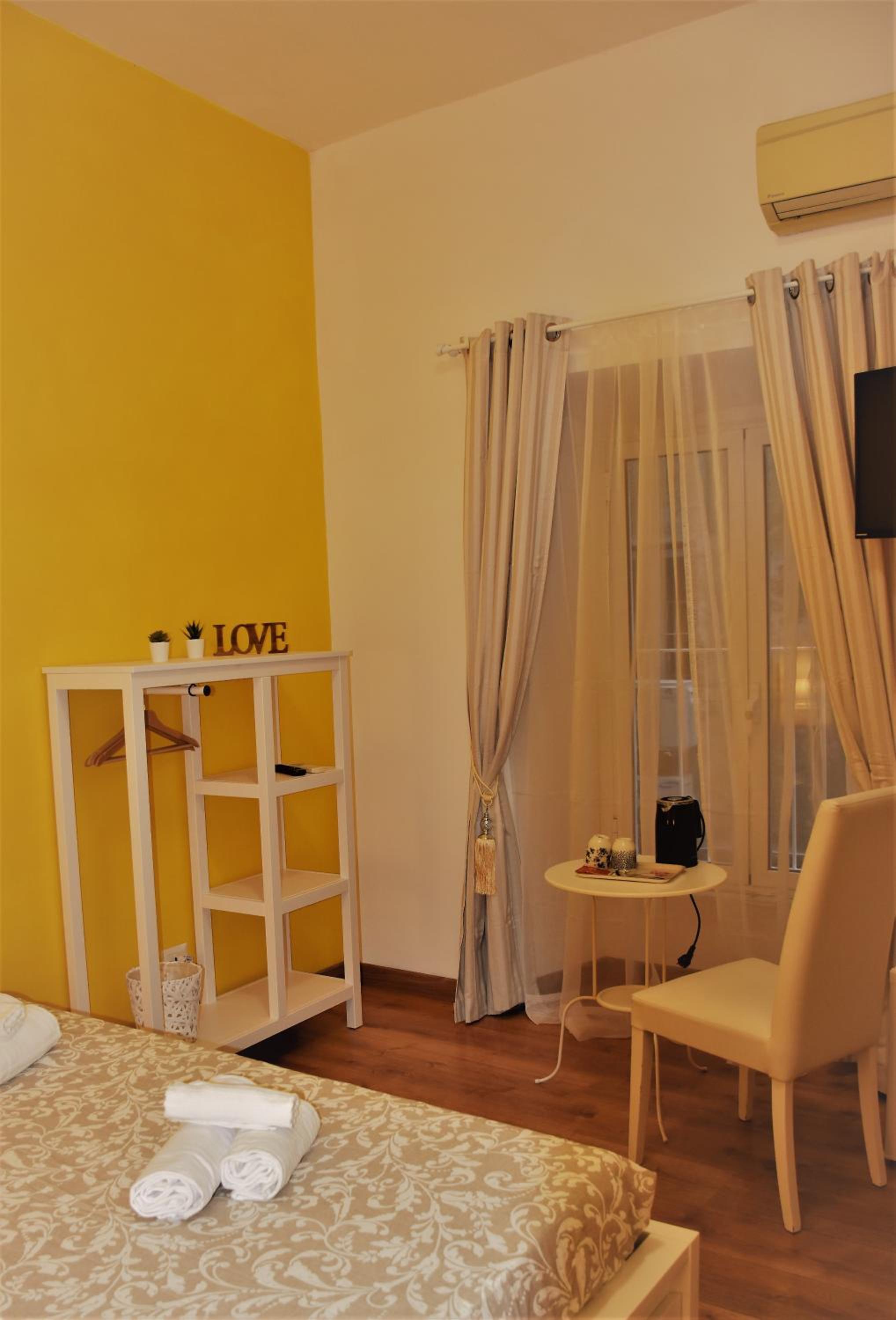 Economy Triple Room photo 3