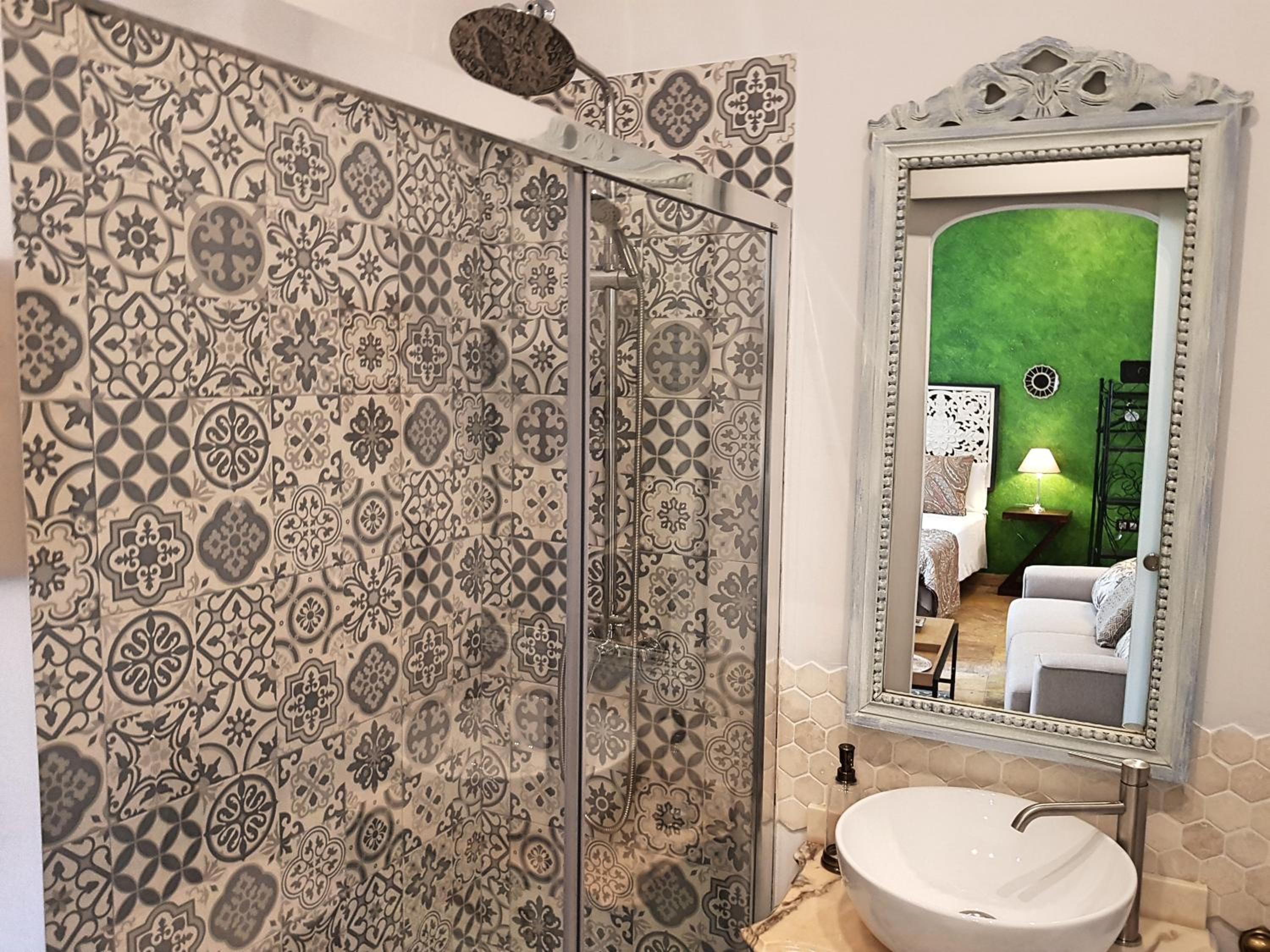 Suite with Garden View - Photo 10
