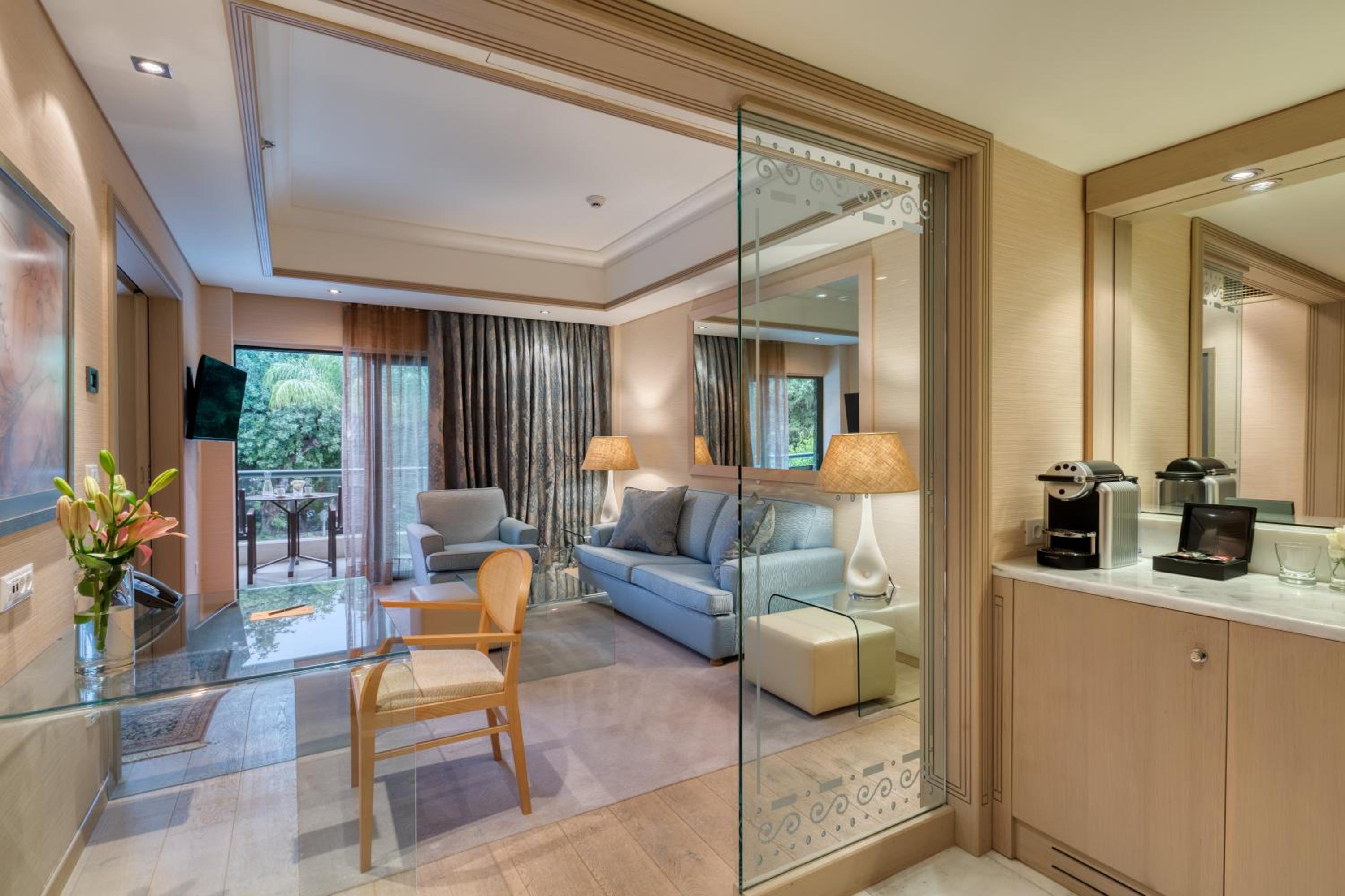Executive Park Suite - Photo 6