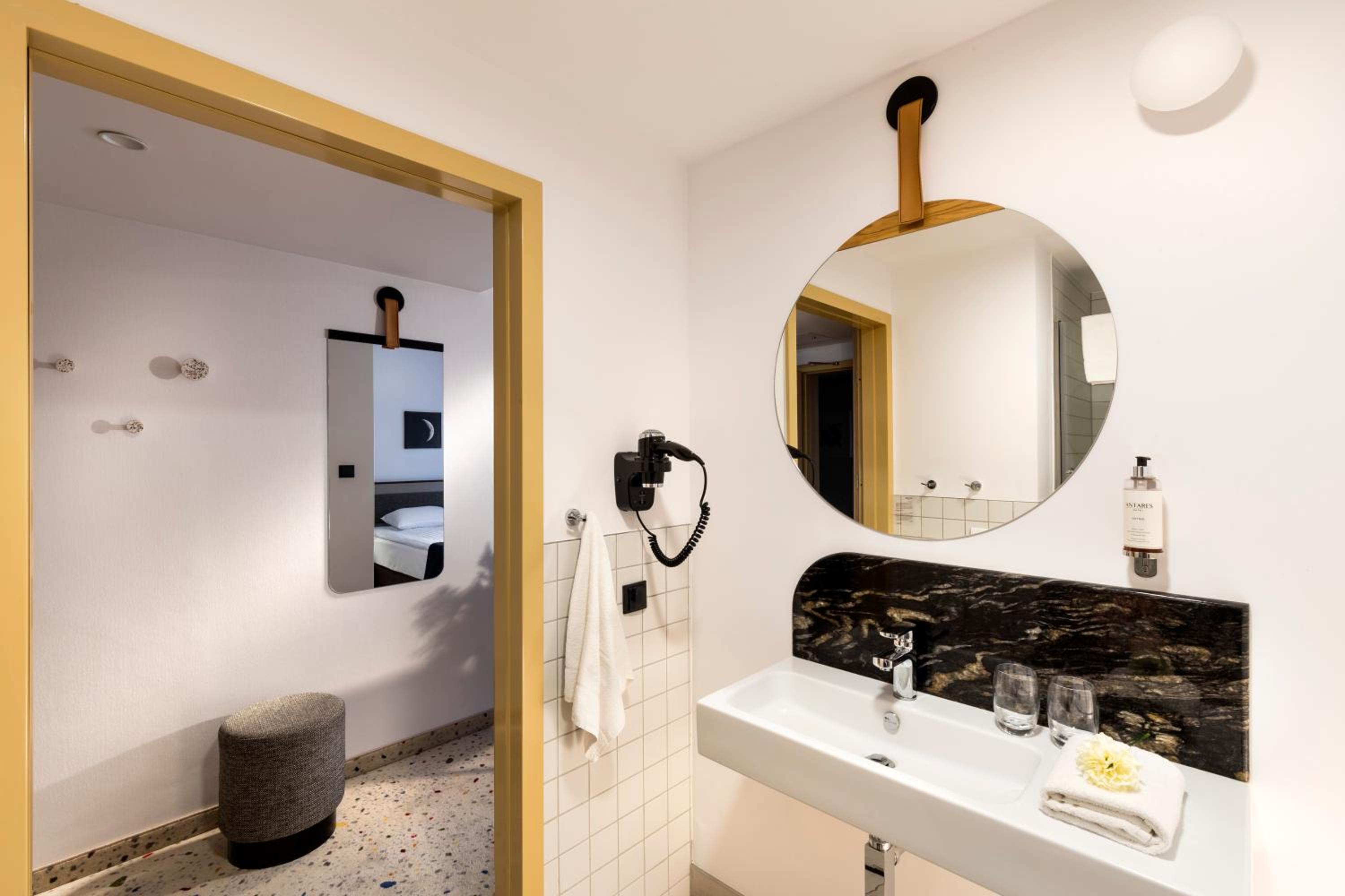 Deluxe Single Room photo 3