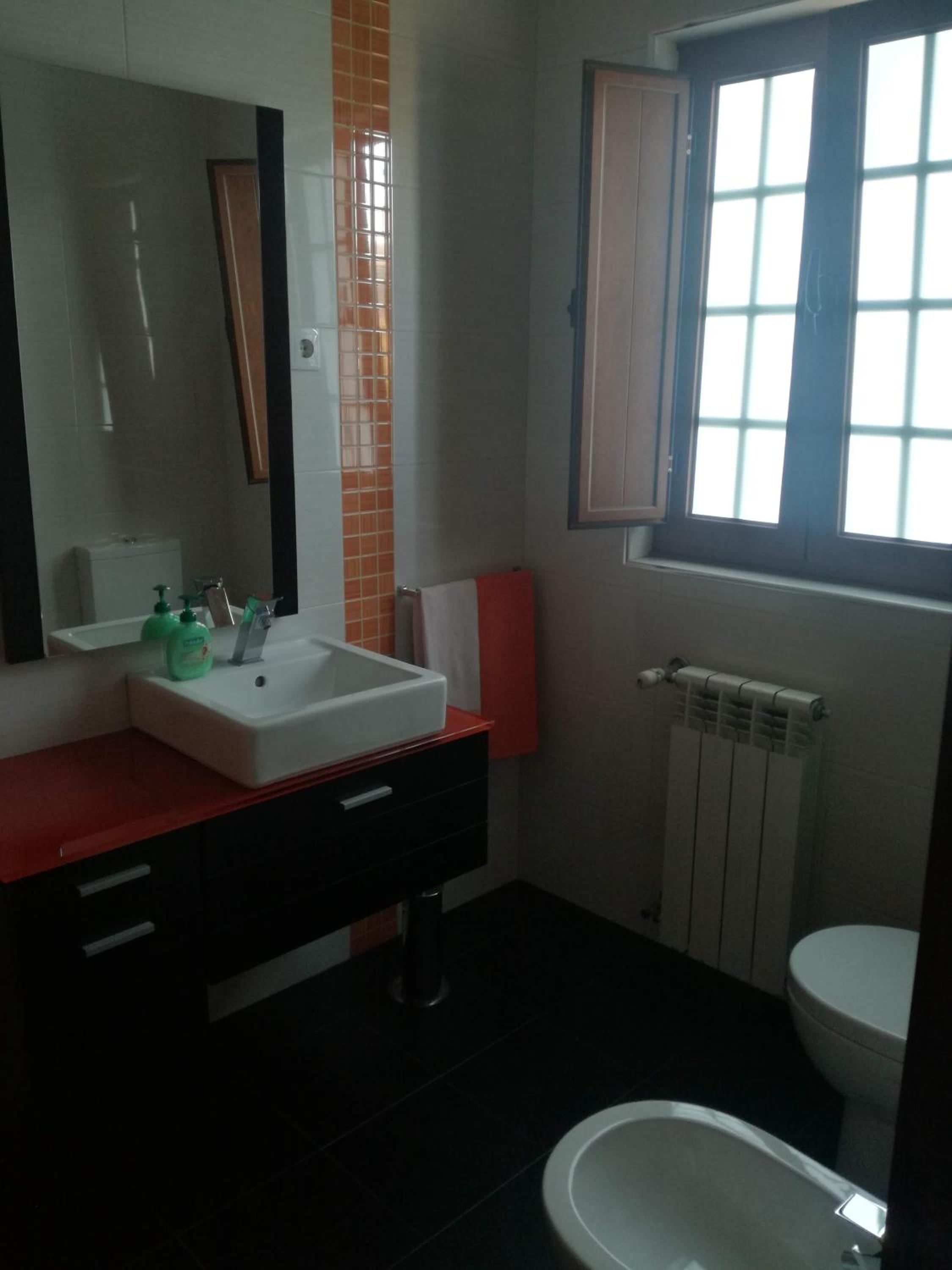 One-Bedroom Suite - Photo 4