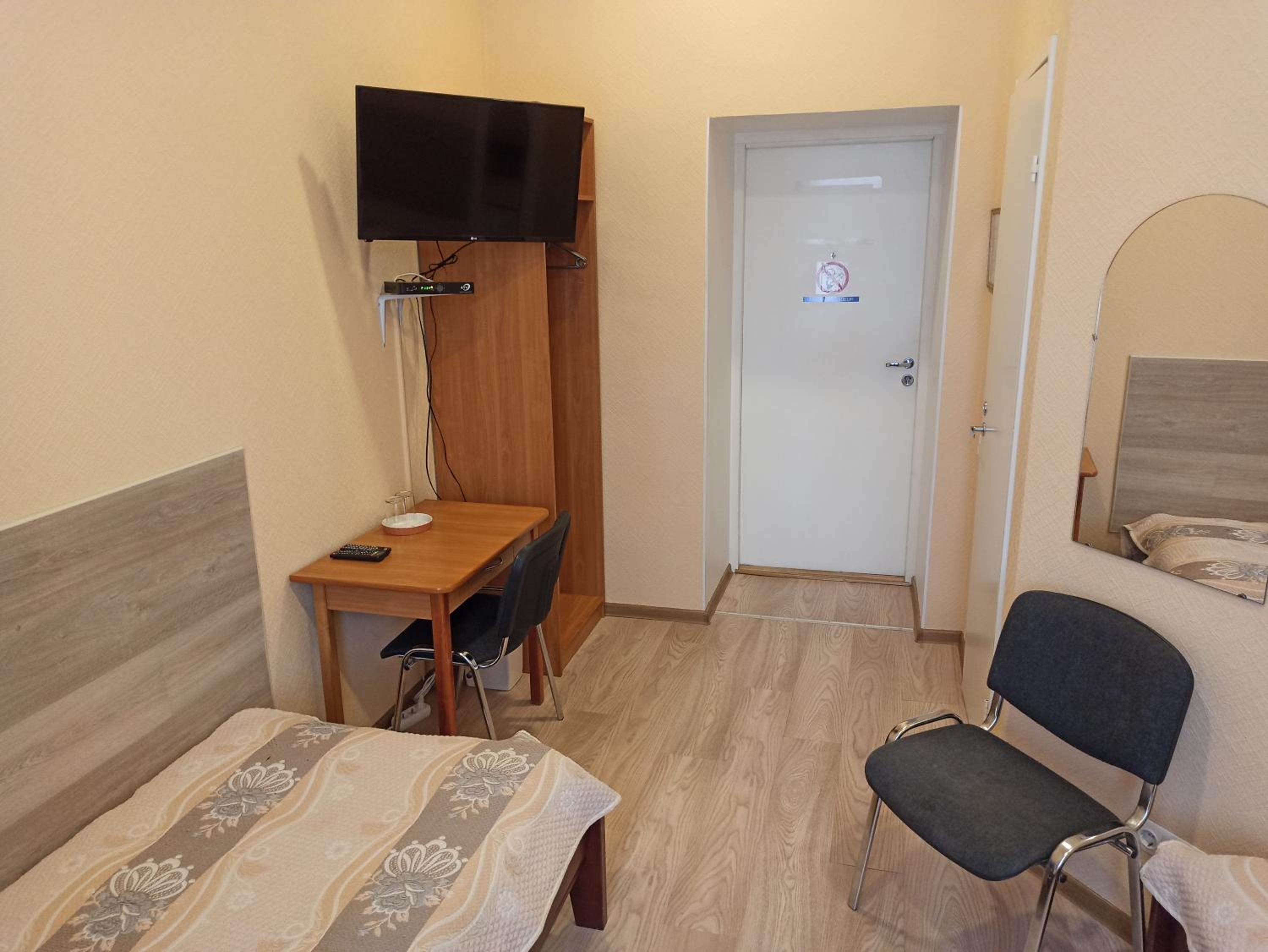 Double or Twin Room - Photo 13