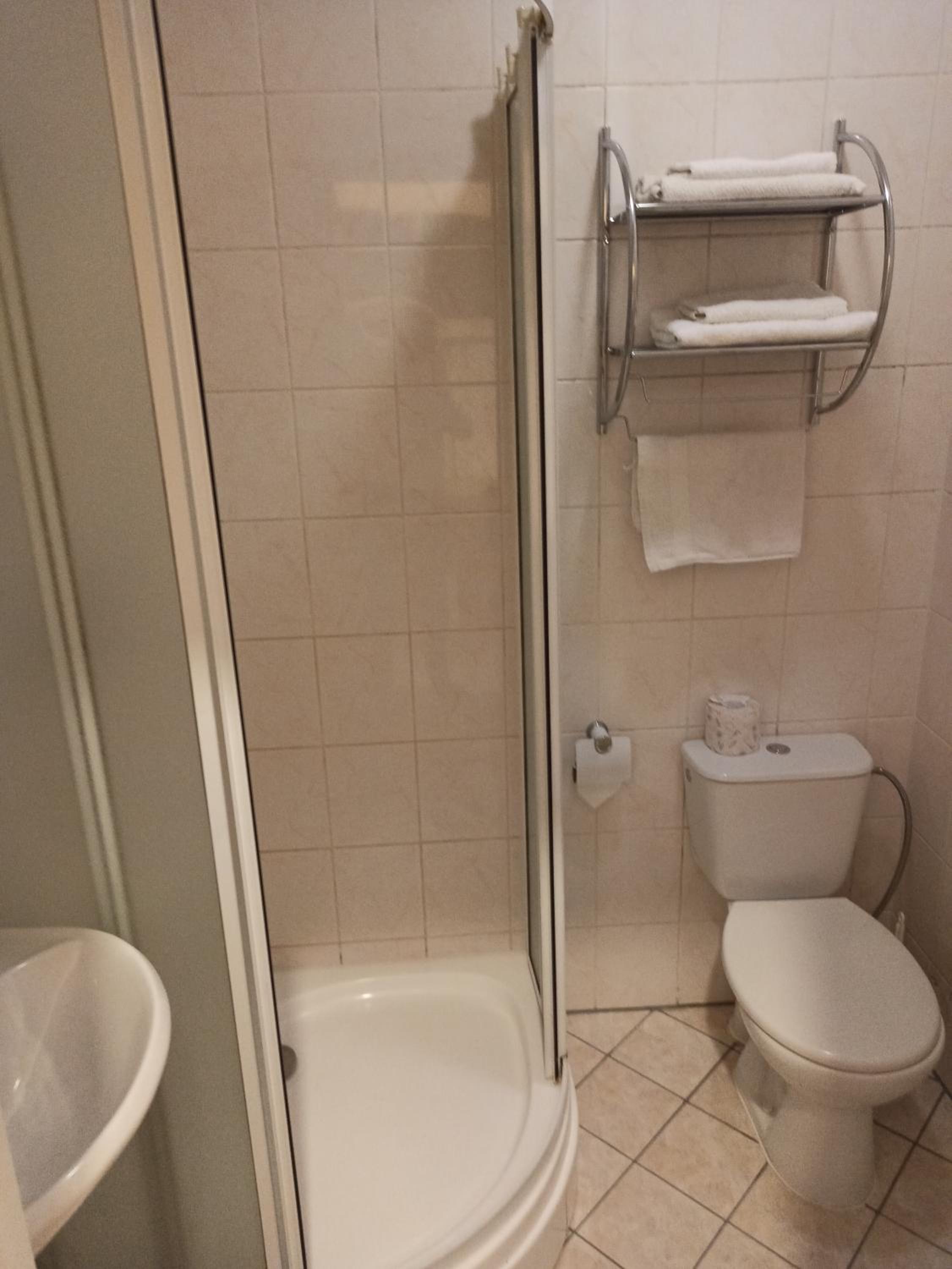 Double or Twin Room - Photo 12