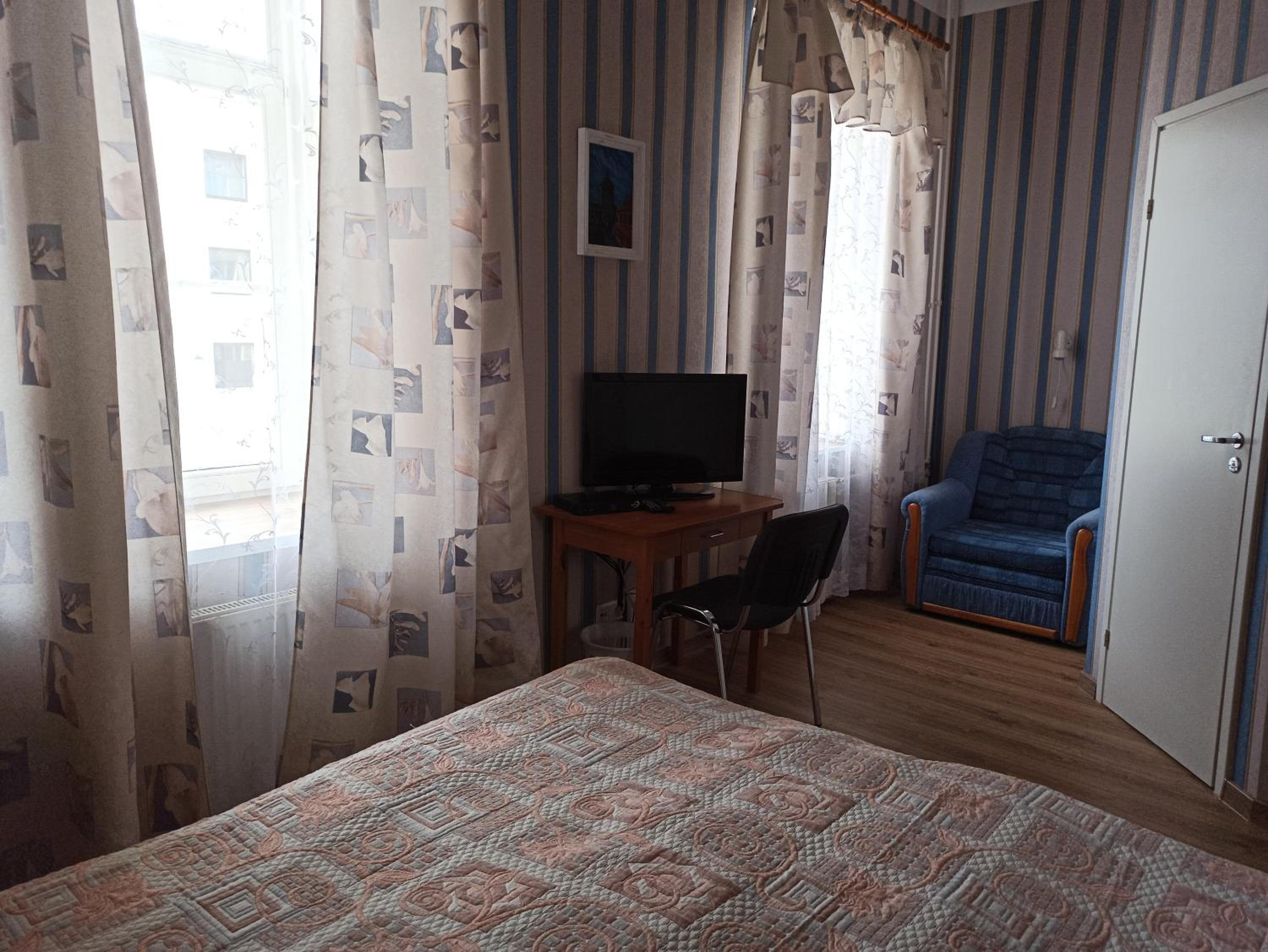 Double or Twin Room - Photo 11