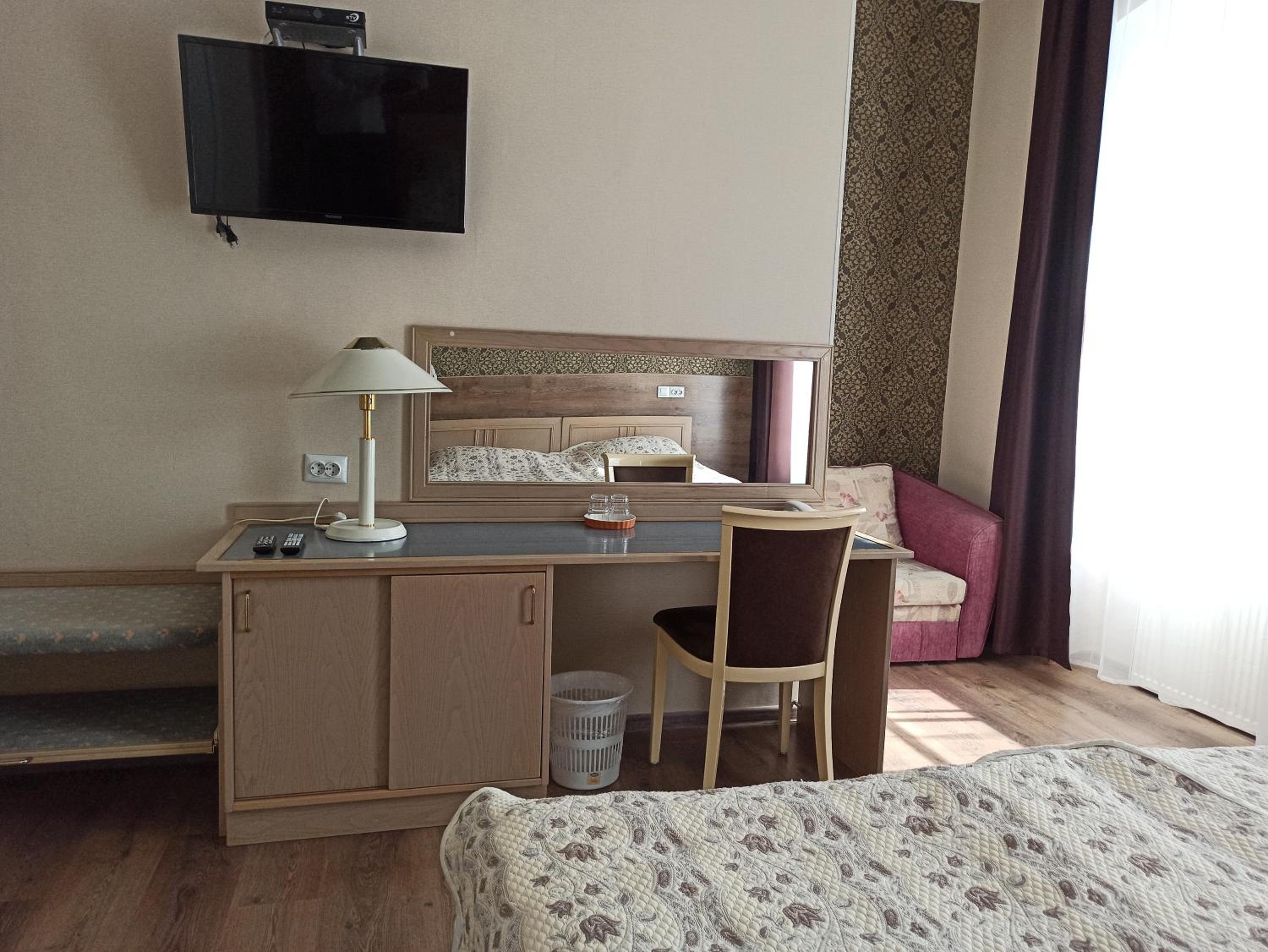 Double or Twin Room - Photo 8