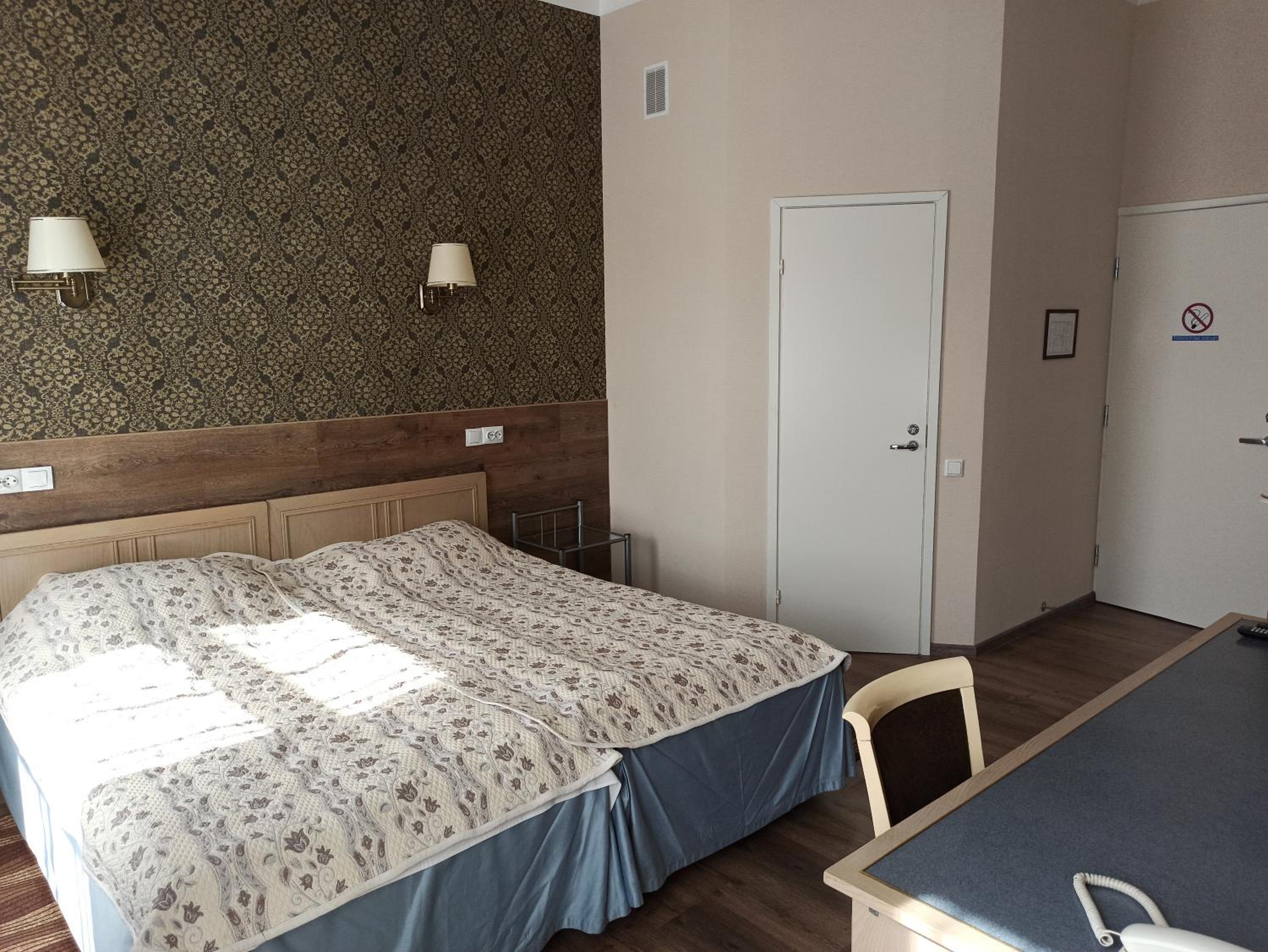 Double or Twin Room - Photo 9