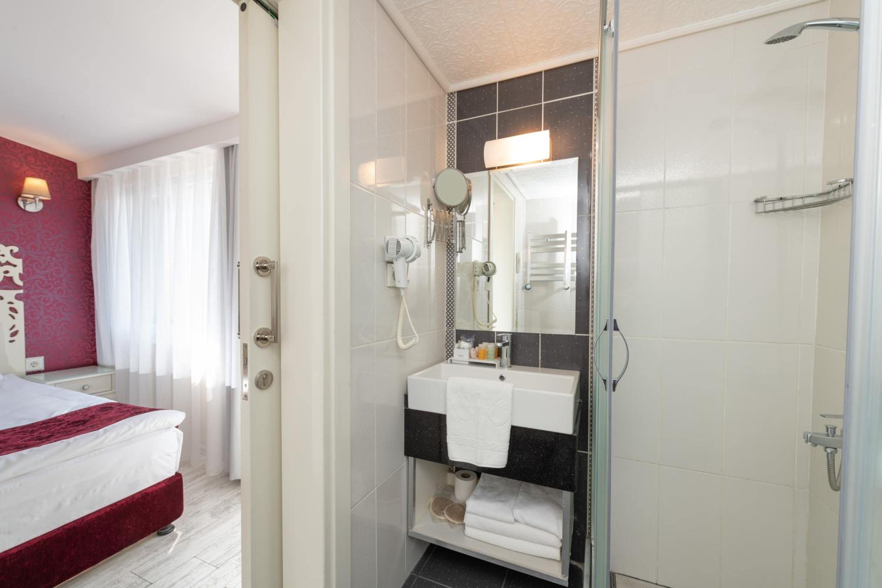 Double Room with Balcony and Sea View photo 3