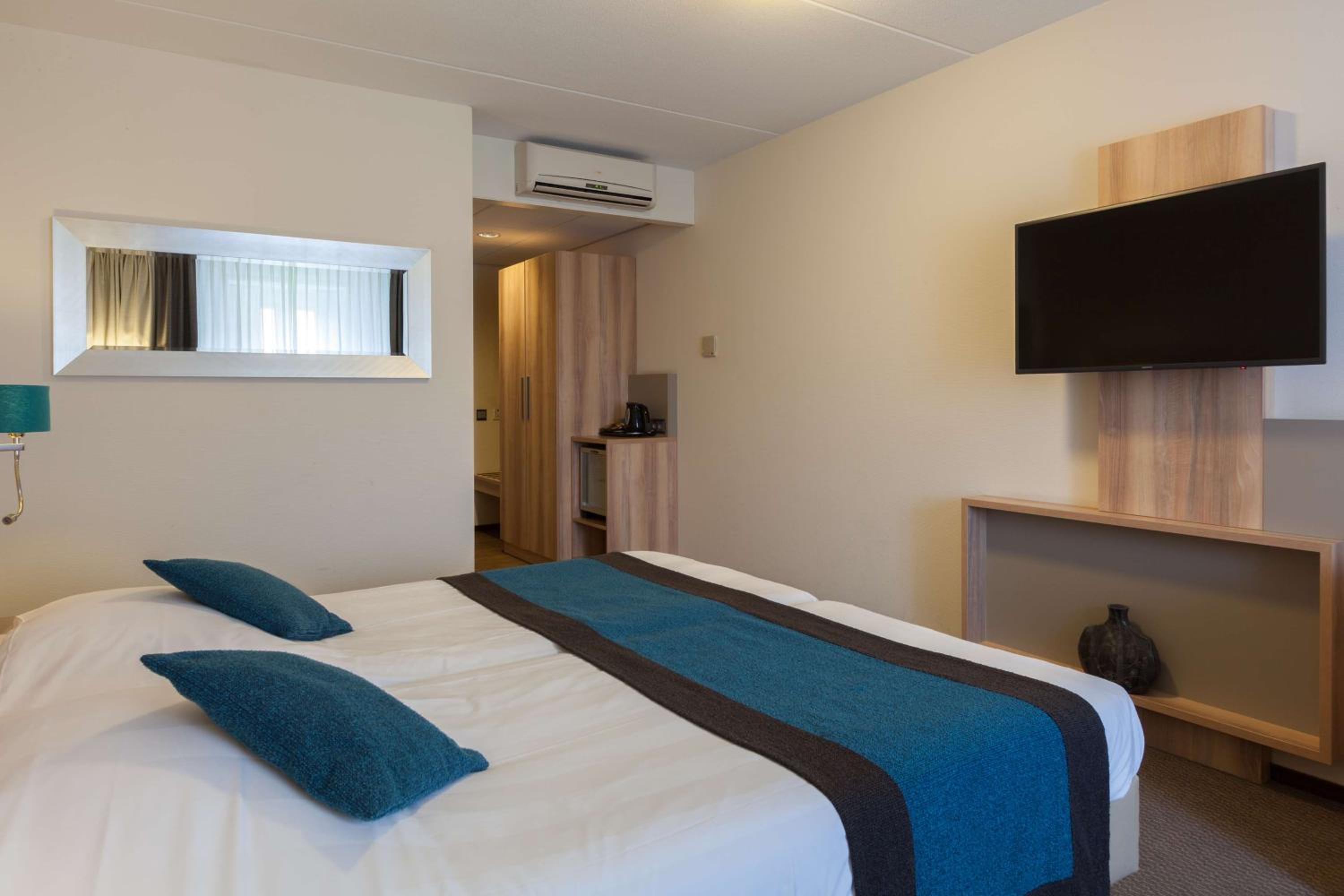 Deluxe Twin Room - Non-Smoking photo 2