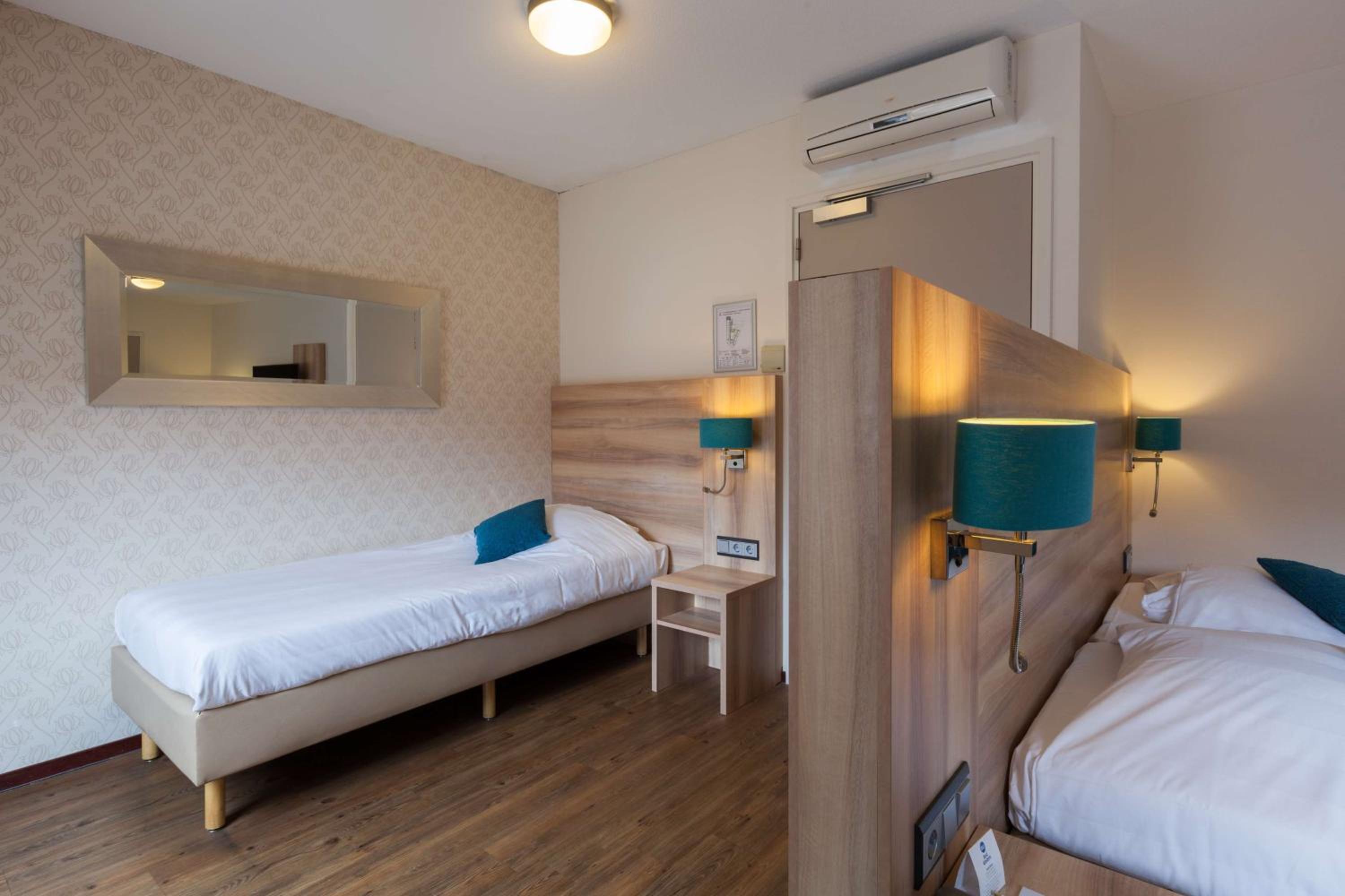 Triple Room - Non-Smoking photo 3