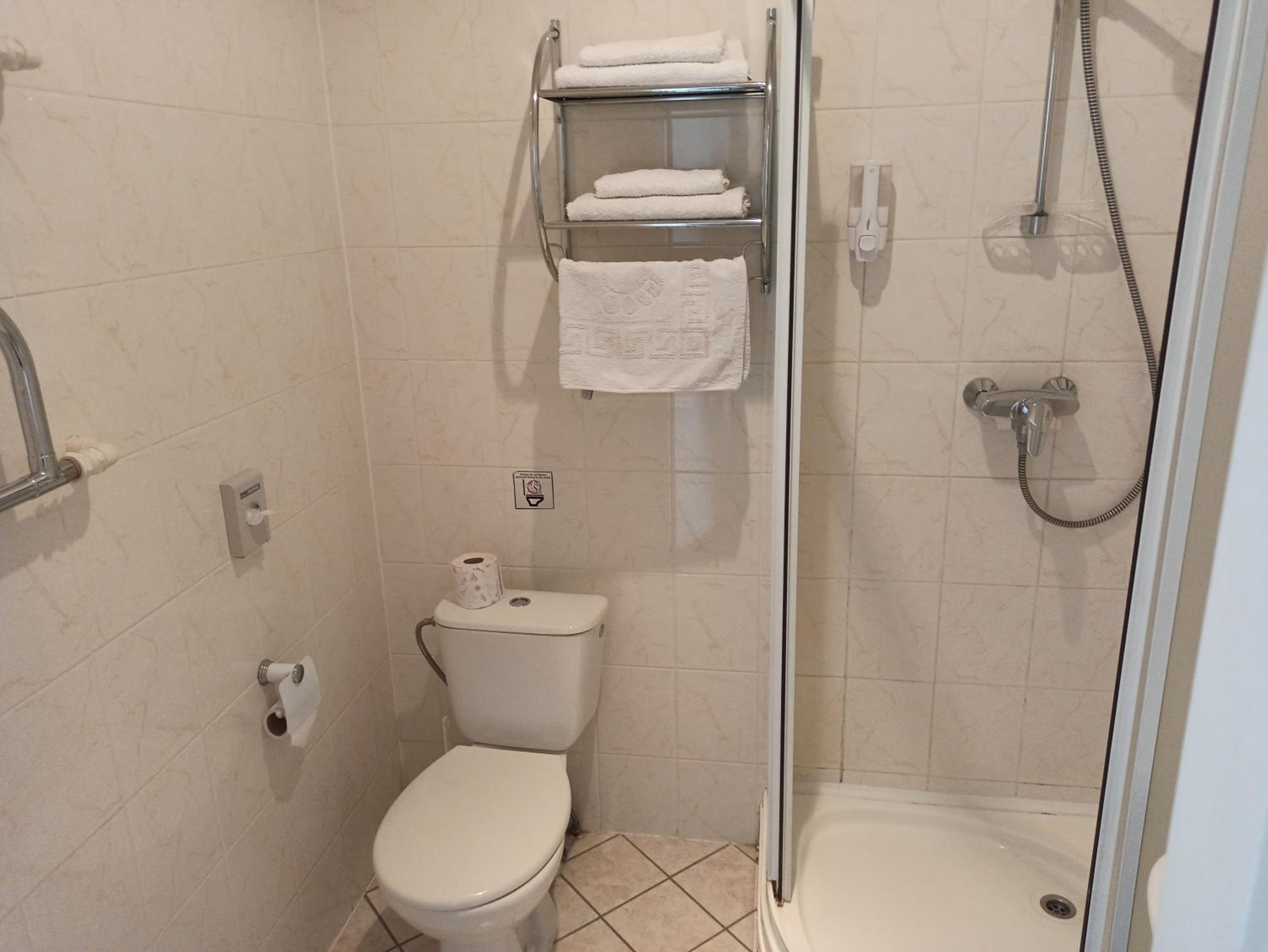 Double Room - Photo 2