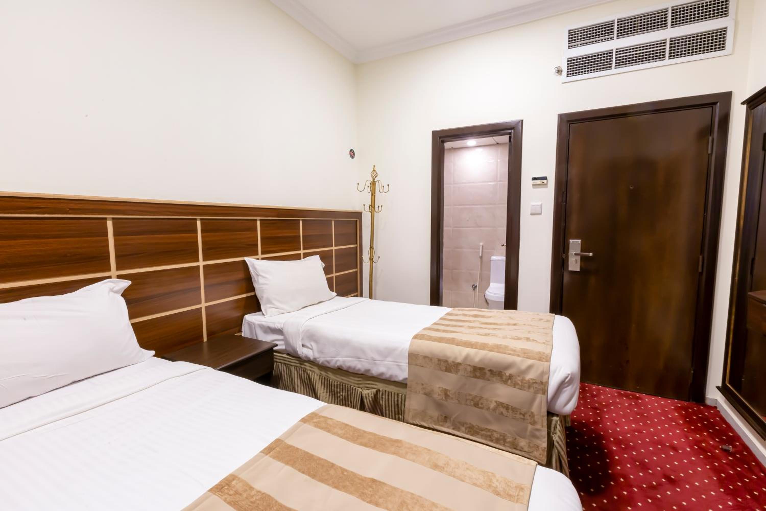 Deluxe Twin Room photo 3