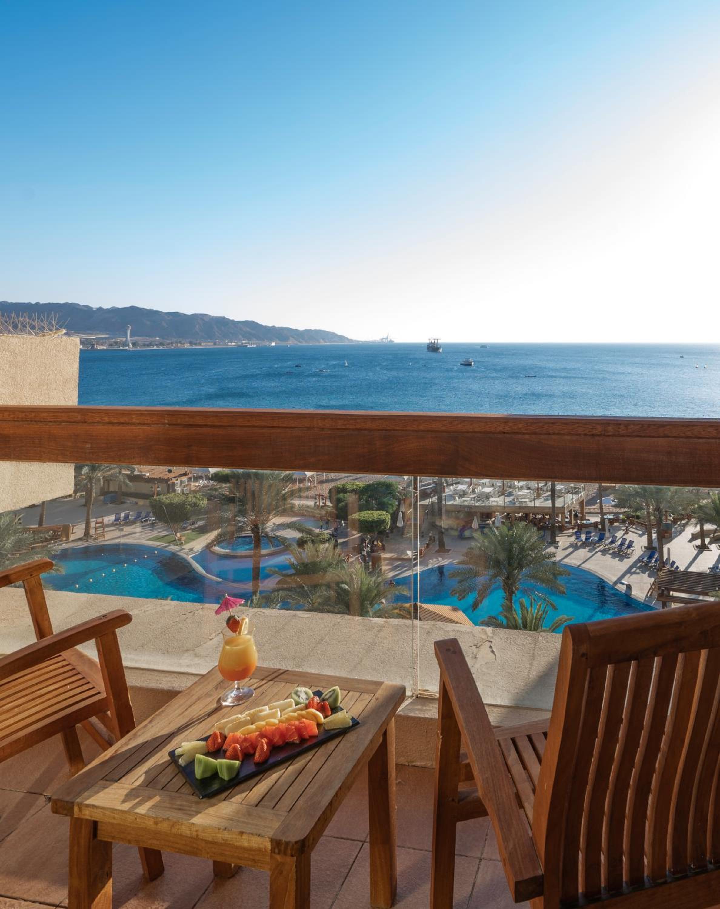 Premium Twin Room with Sea View - Photo 4
