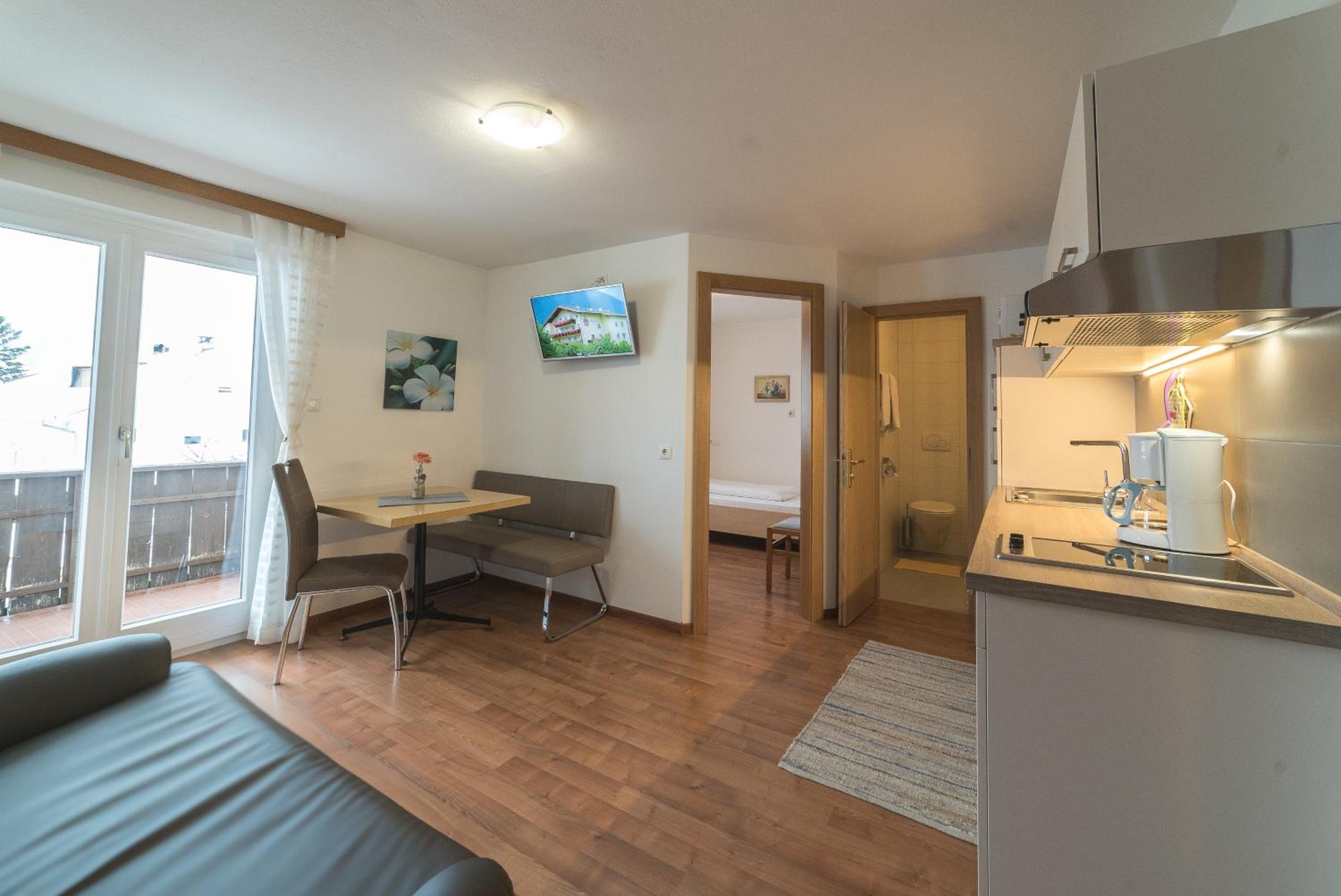 Apartment with Mountain View