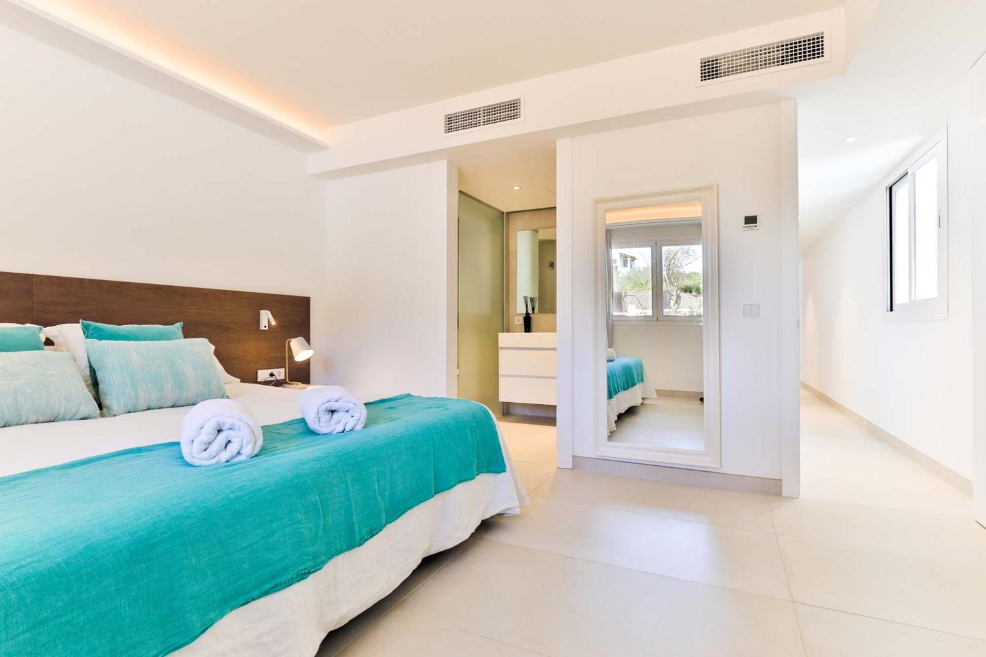 Three-Bedroom Villa photo 3