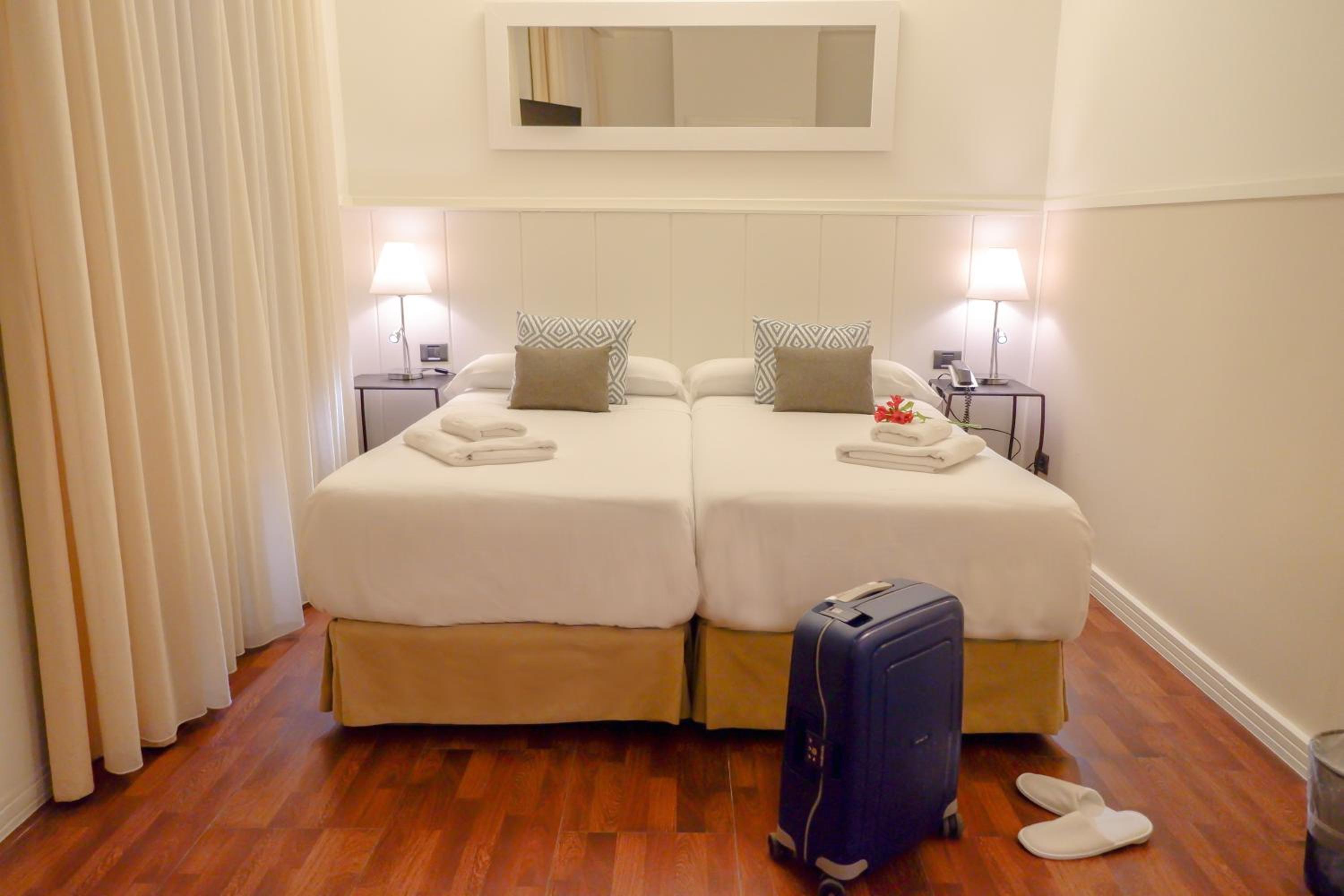 Double or Twin Room - Photo 3
