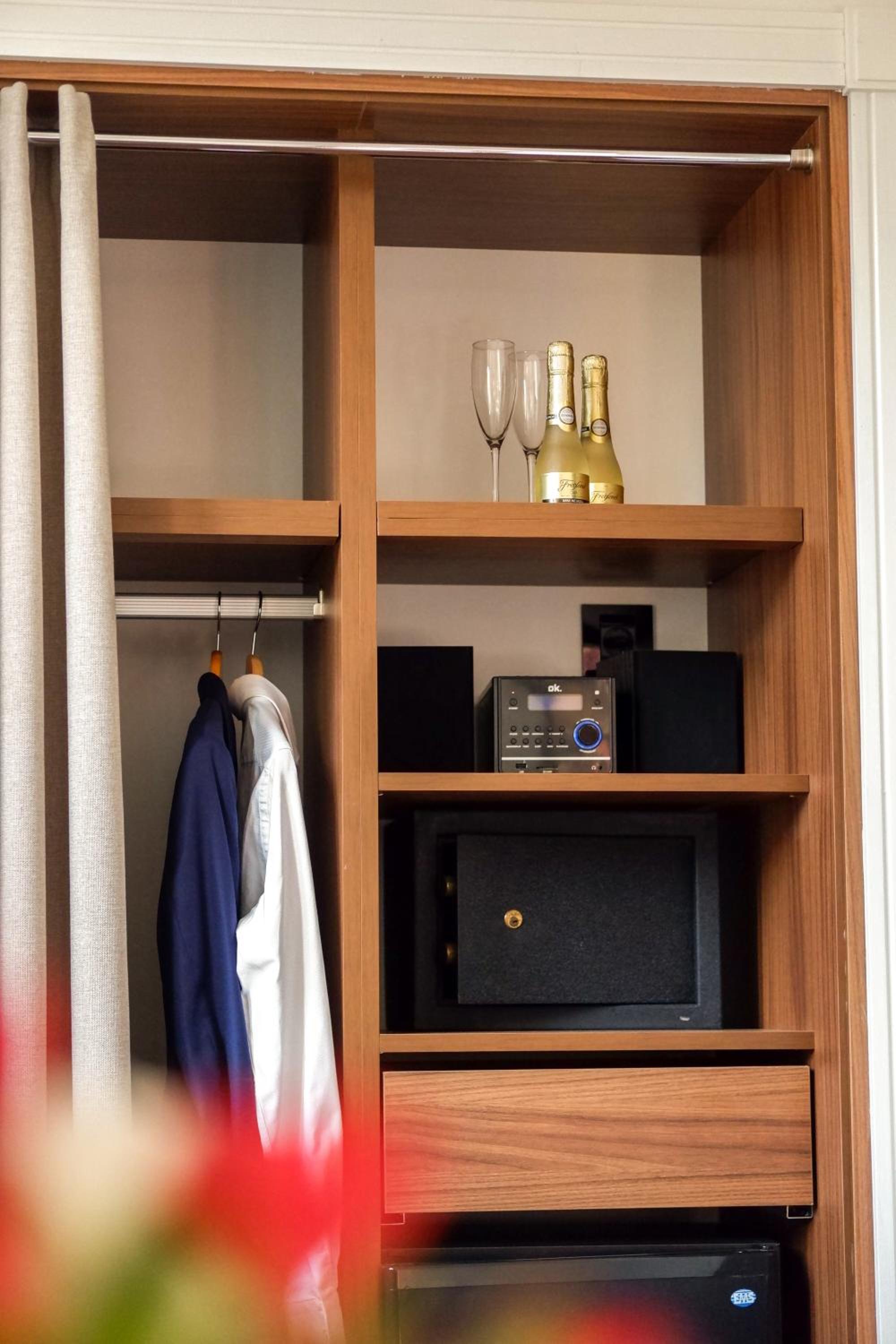 Superior Double or Twin Room - Photo 9