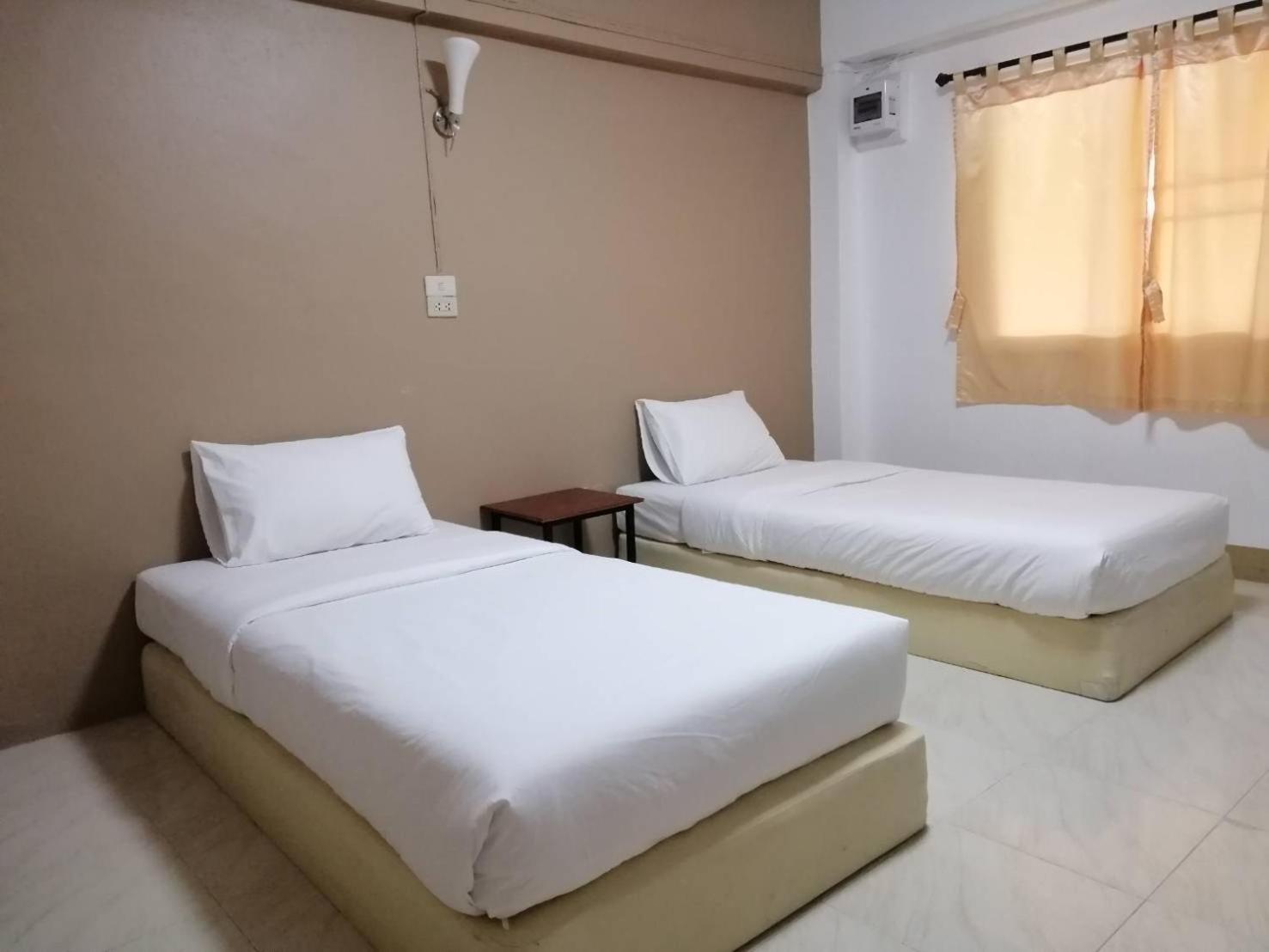 Budget Twin Room - Photo 7