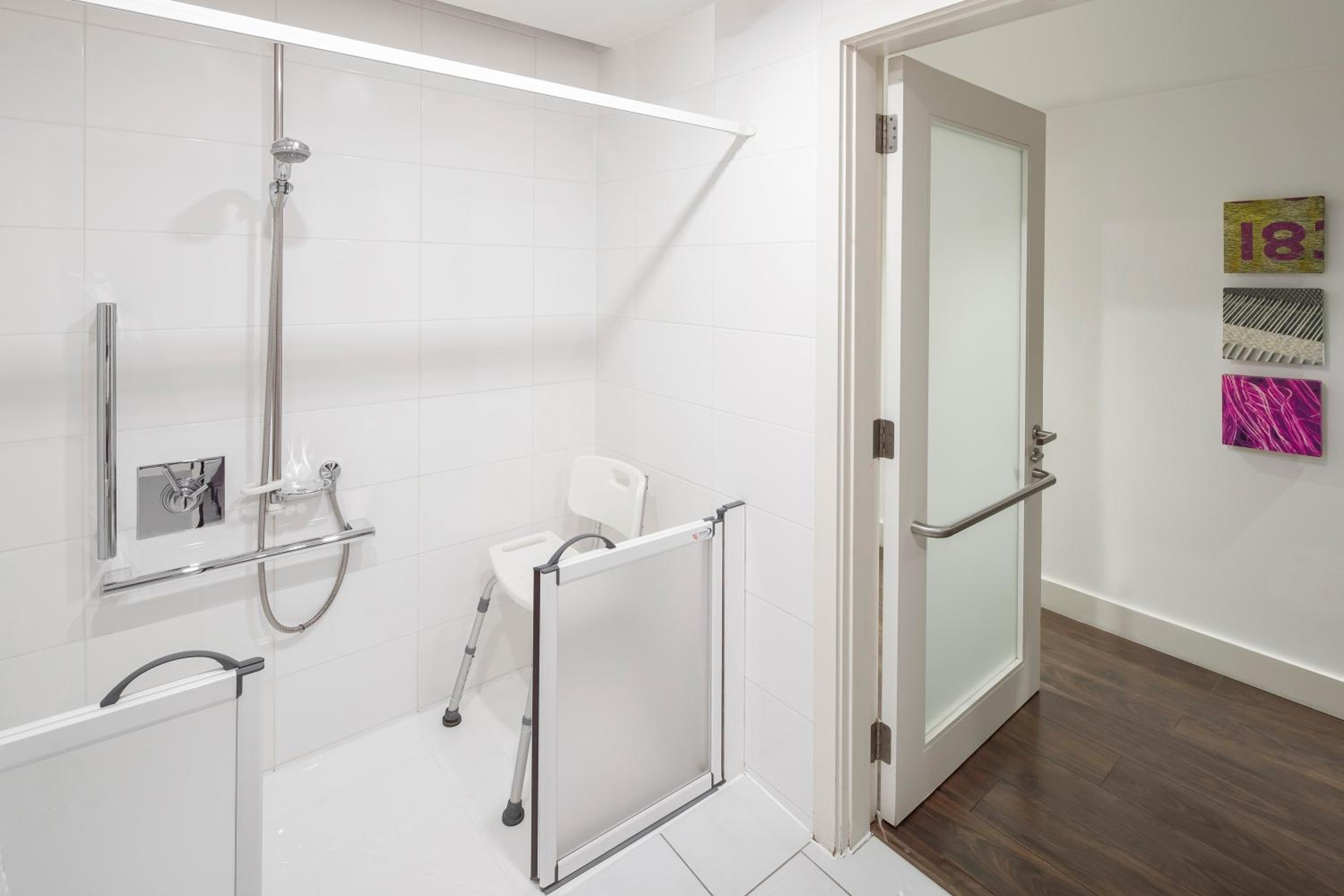 Standard Double Room - Disability Access - Photo 8