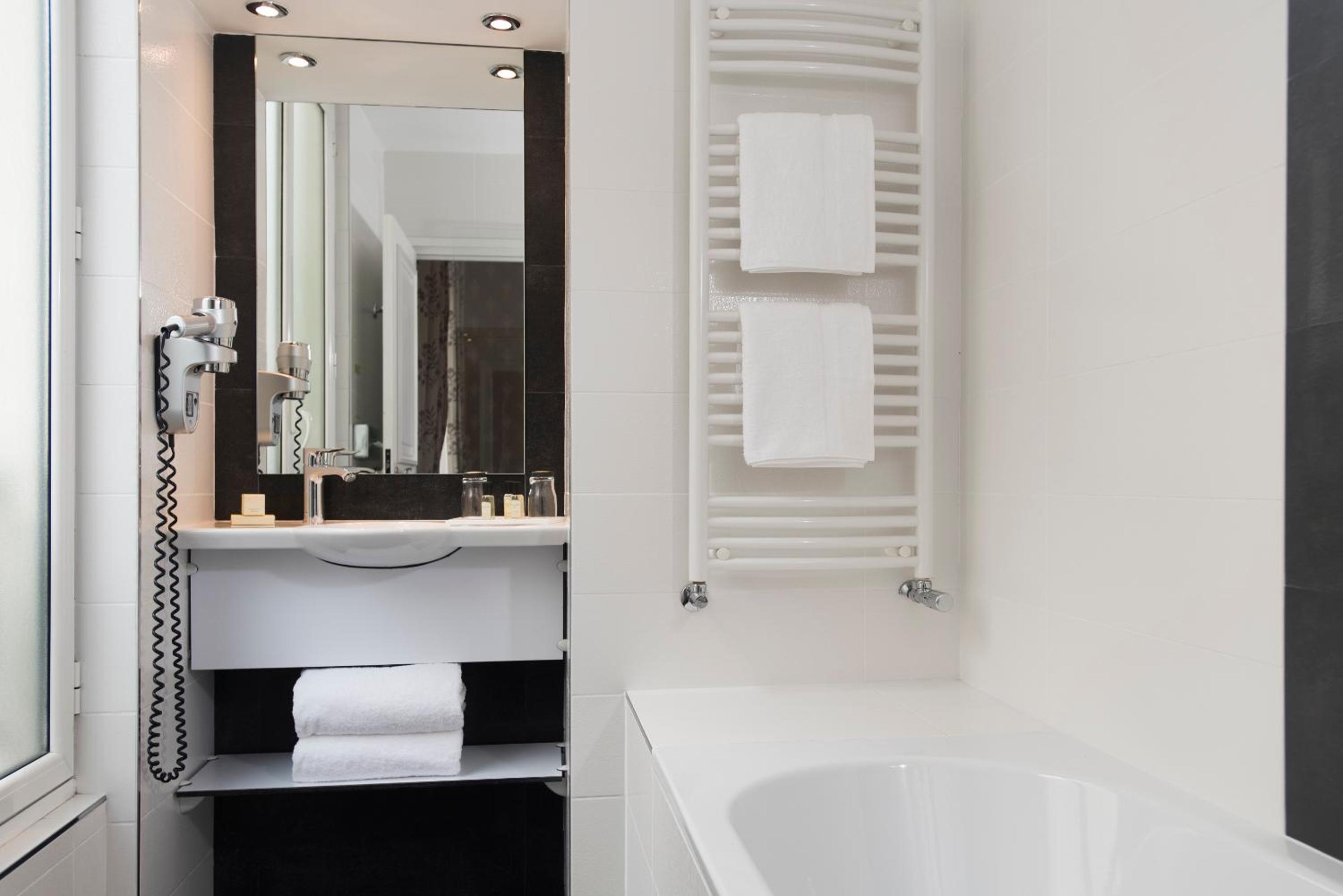 Superior Double or Twin Room photo 2