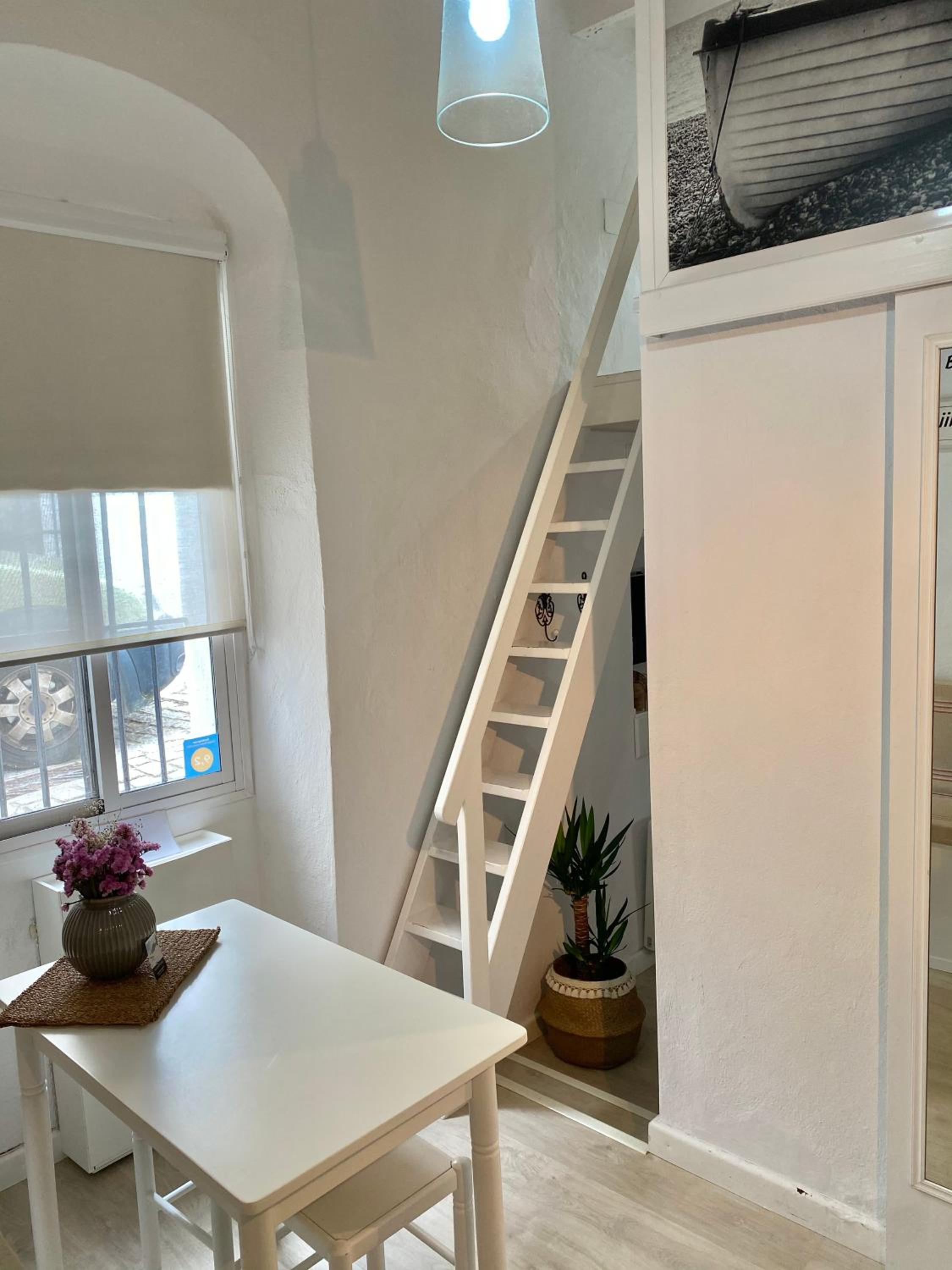 Studio Apartment - Photo 14