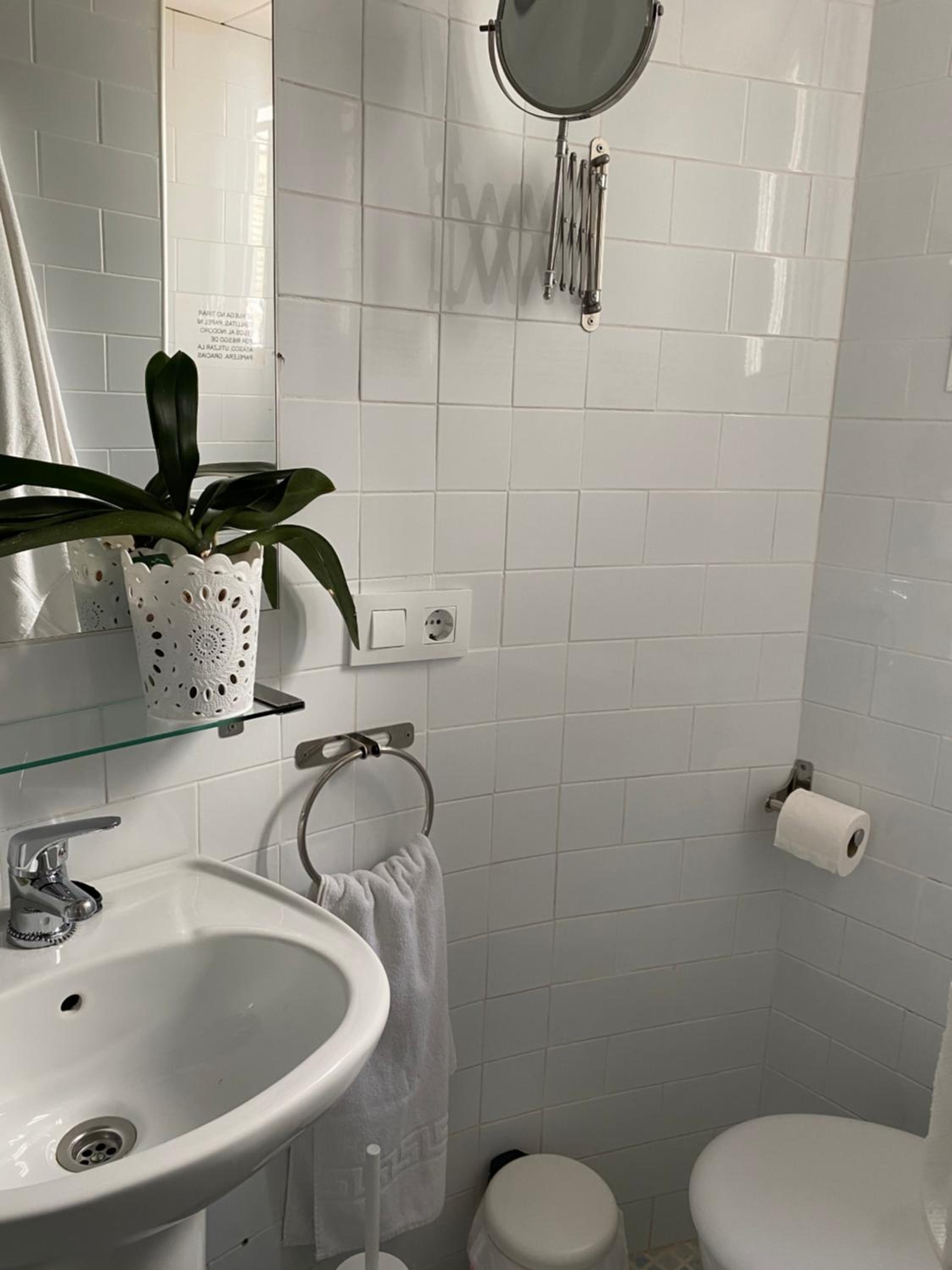 Studio Apartment - Photo 15