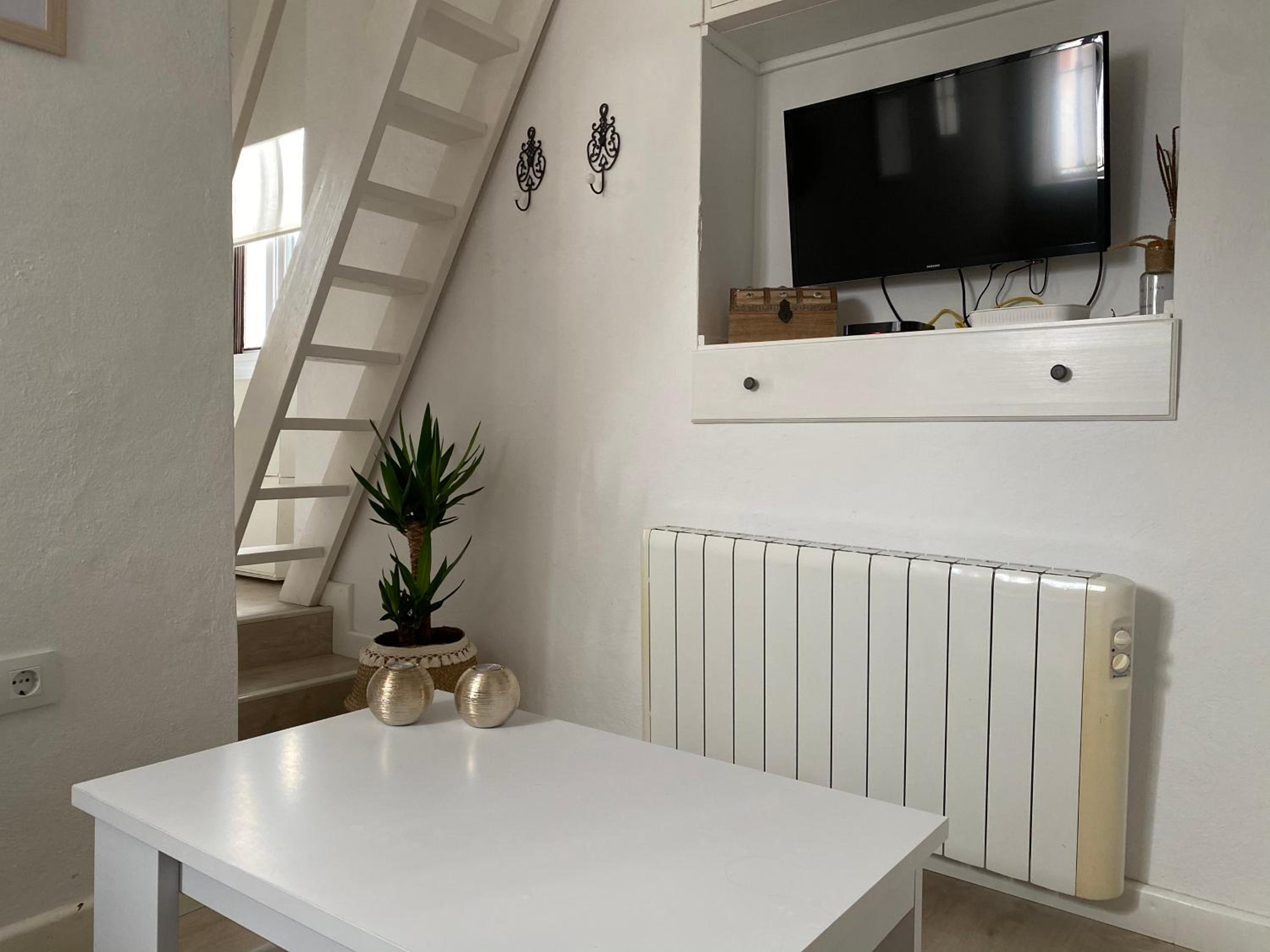 Studio Apartment - Photo 20