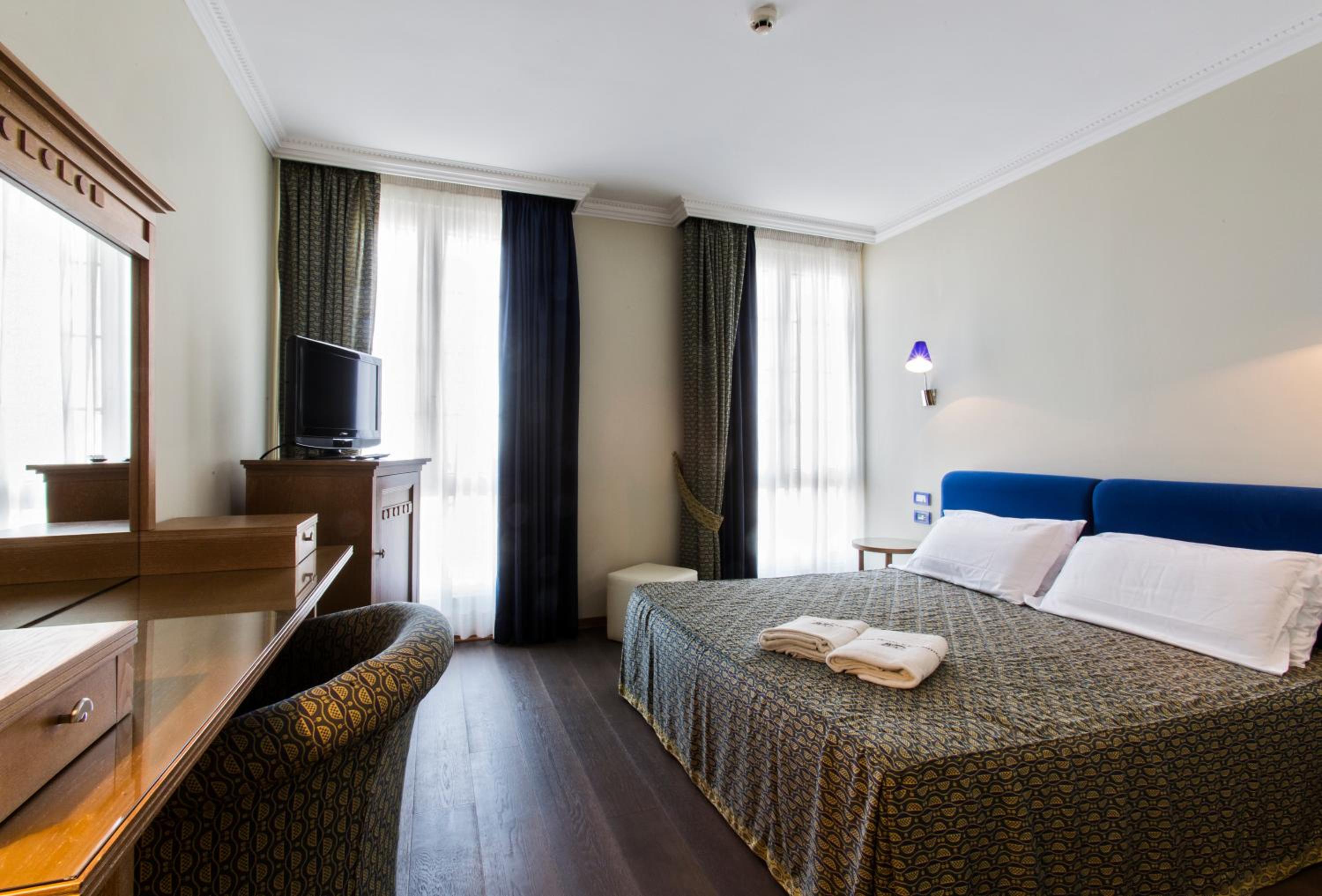 Deluxe Double or Twin Room - Photo 2