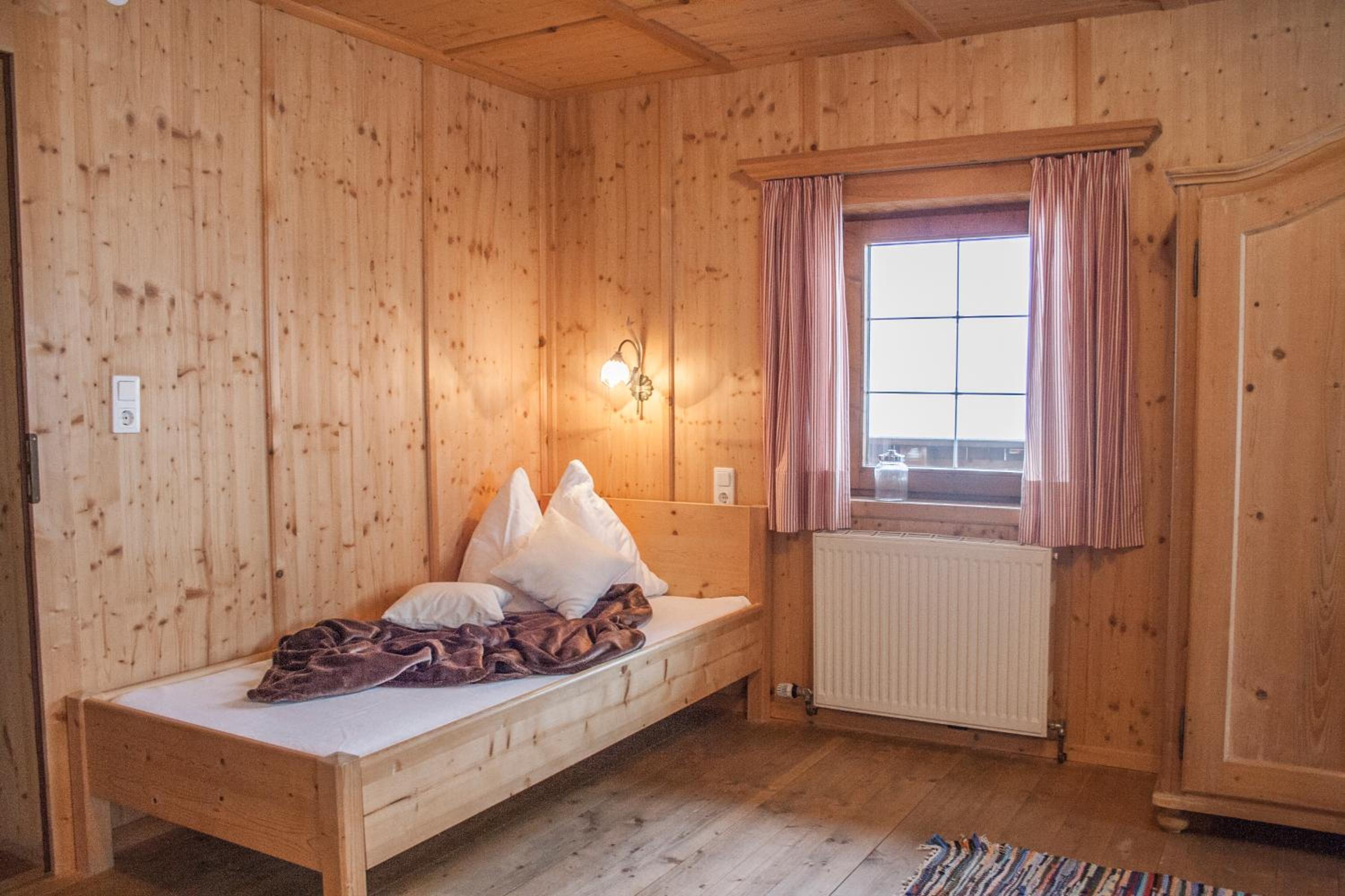 Seven-Bedroom House photo 1
