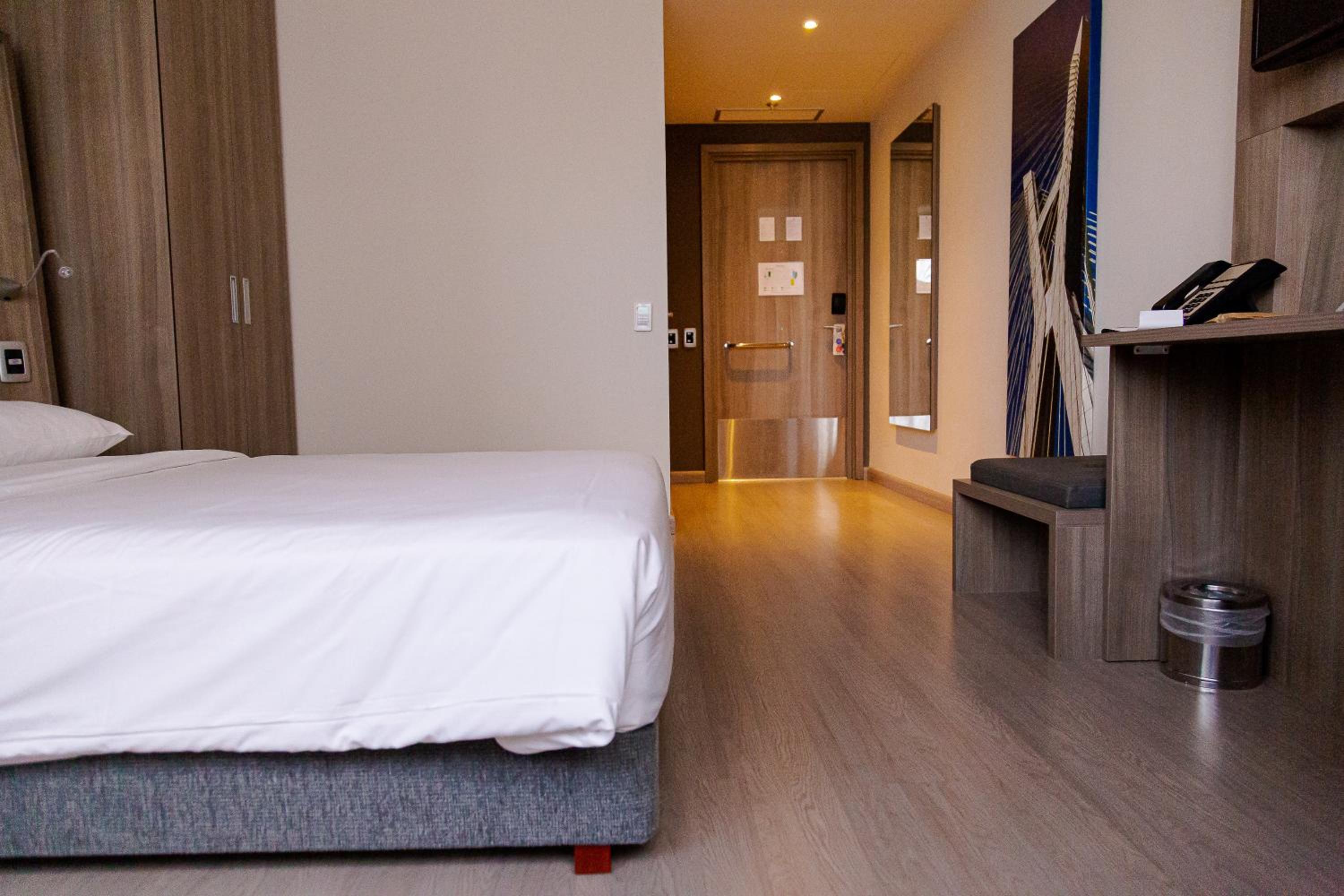 Standard Double Room - Disability Access thumbnail 5