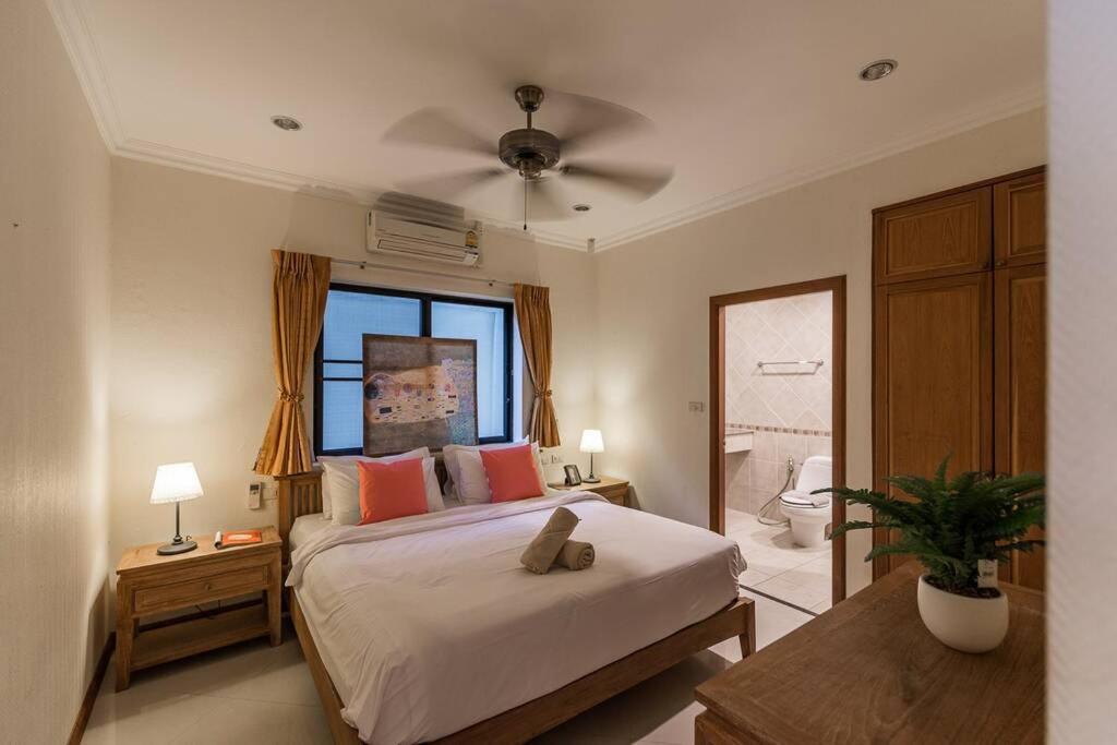 Villa - Photo 1