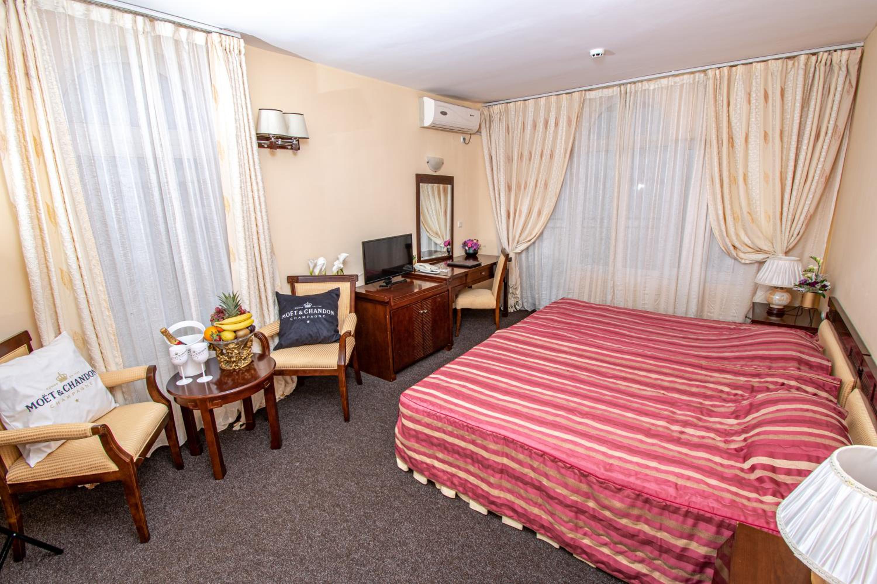 Double Room with Extra Bed - Sea View (3 Adults)  - Photo 7