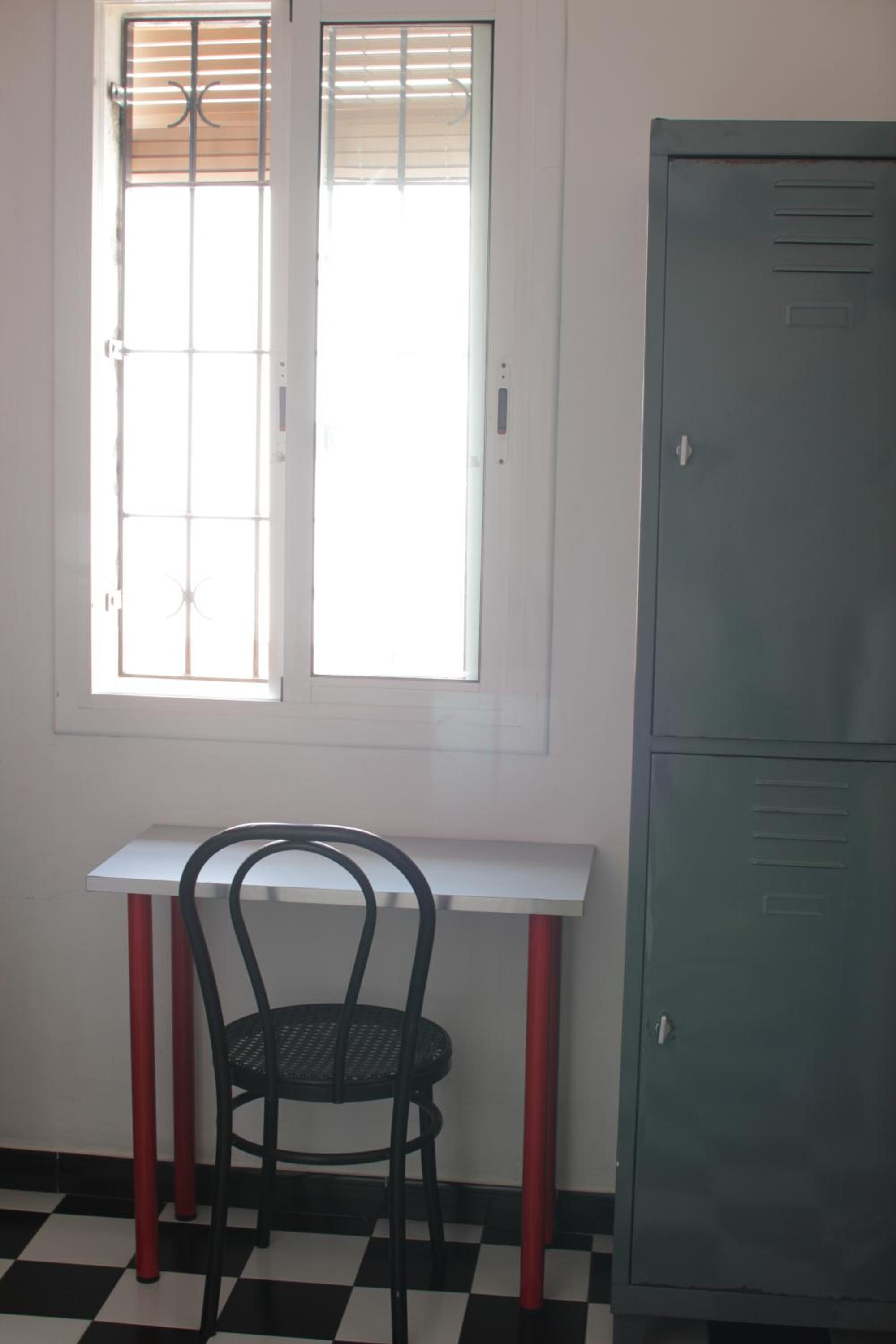 Twin Room with Shared Bathroom photo 2