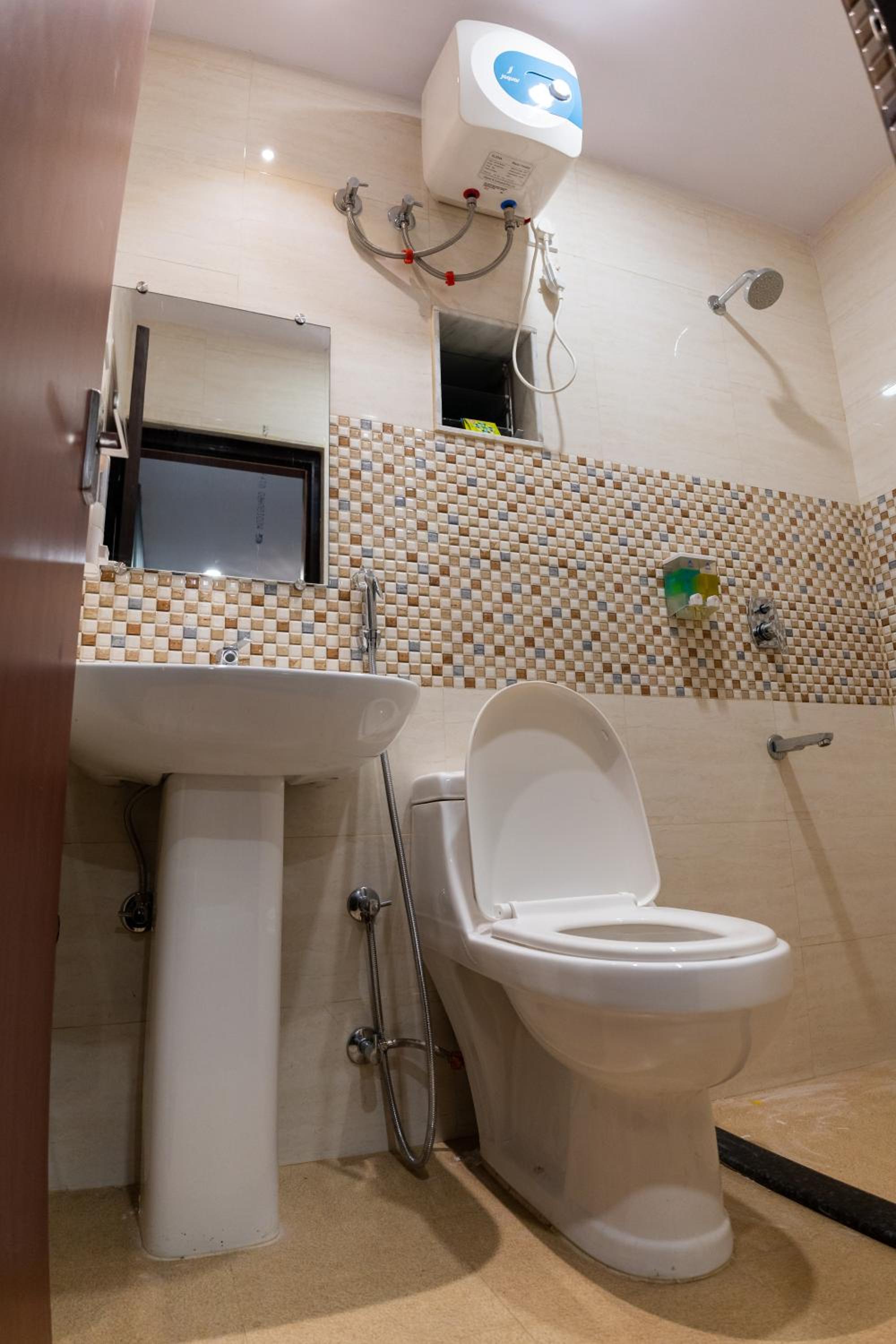 Standard Double Room - Photo 8