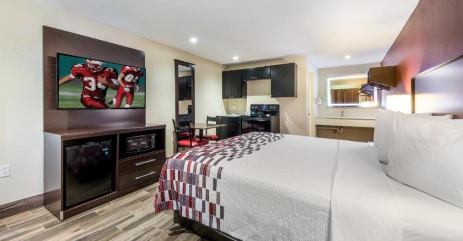 Suite One King Bed with Kitchenette - Smoke Free photo 1
