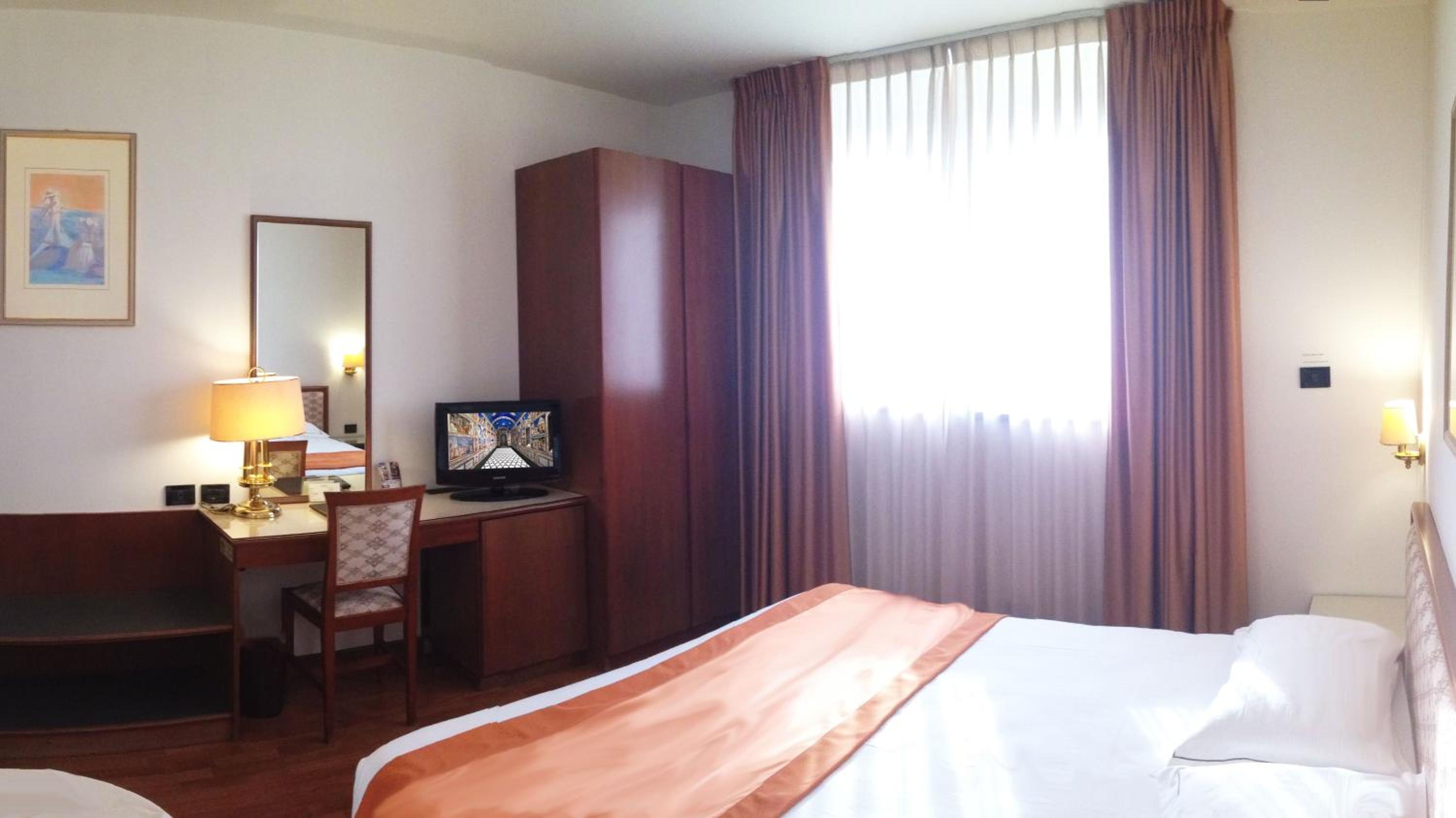 Double or Twin Room - Photo 2