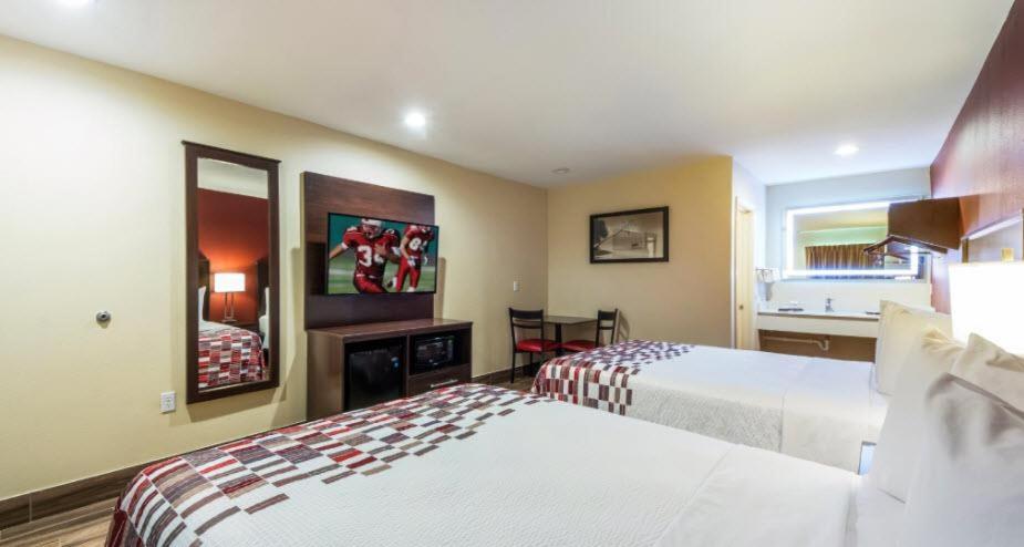 Deluxe Queen Room with Two Queen Beds - Smoke Free - Photo 1