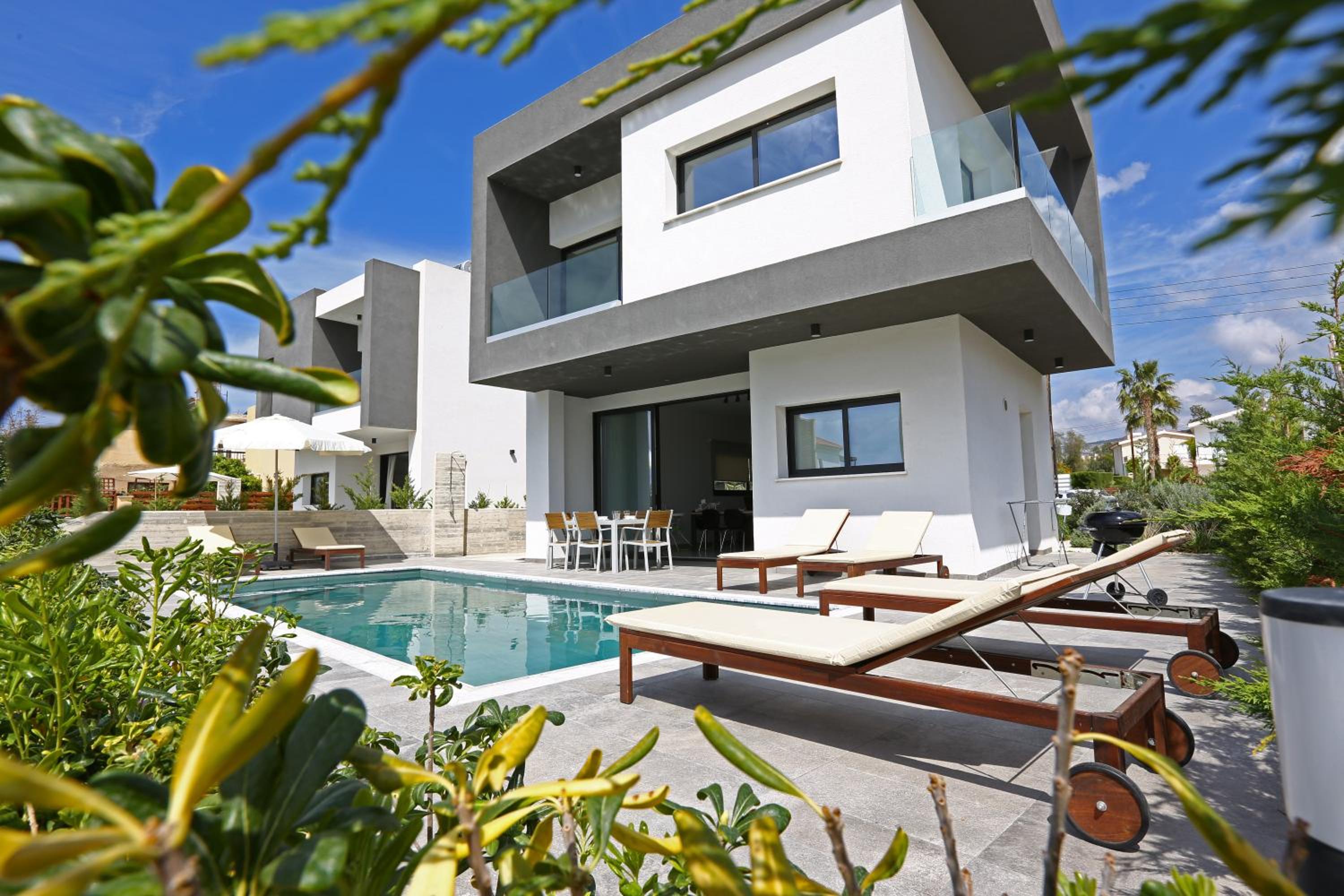 Villa photo 1
