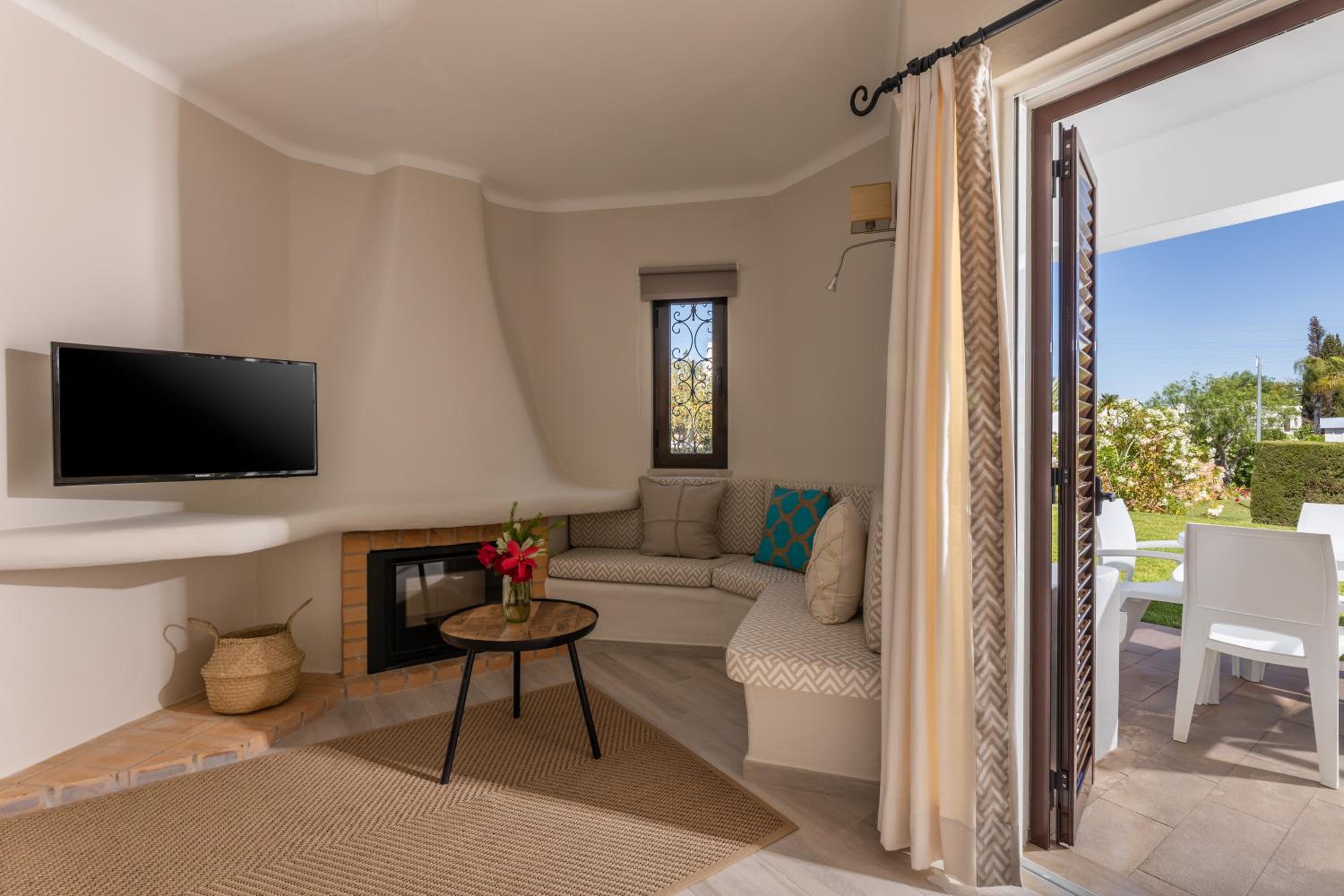 Premium Two Bedroom Apartment thumbnail 6