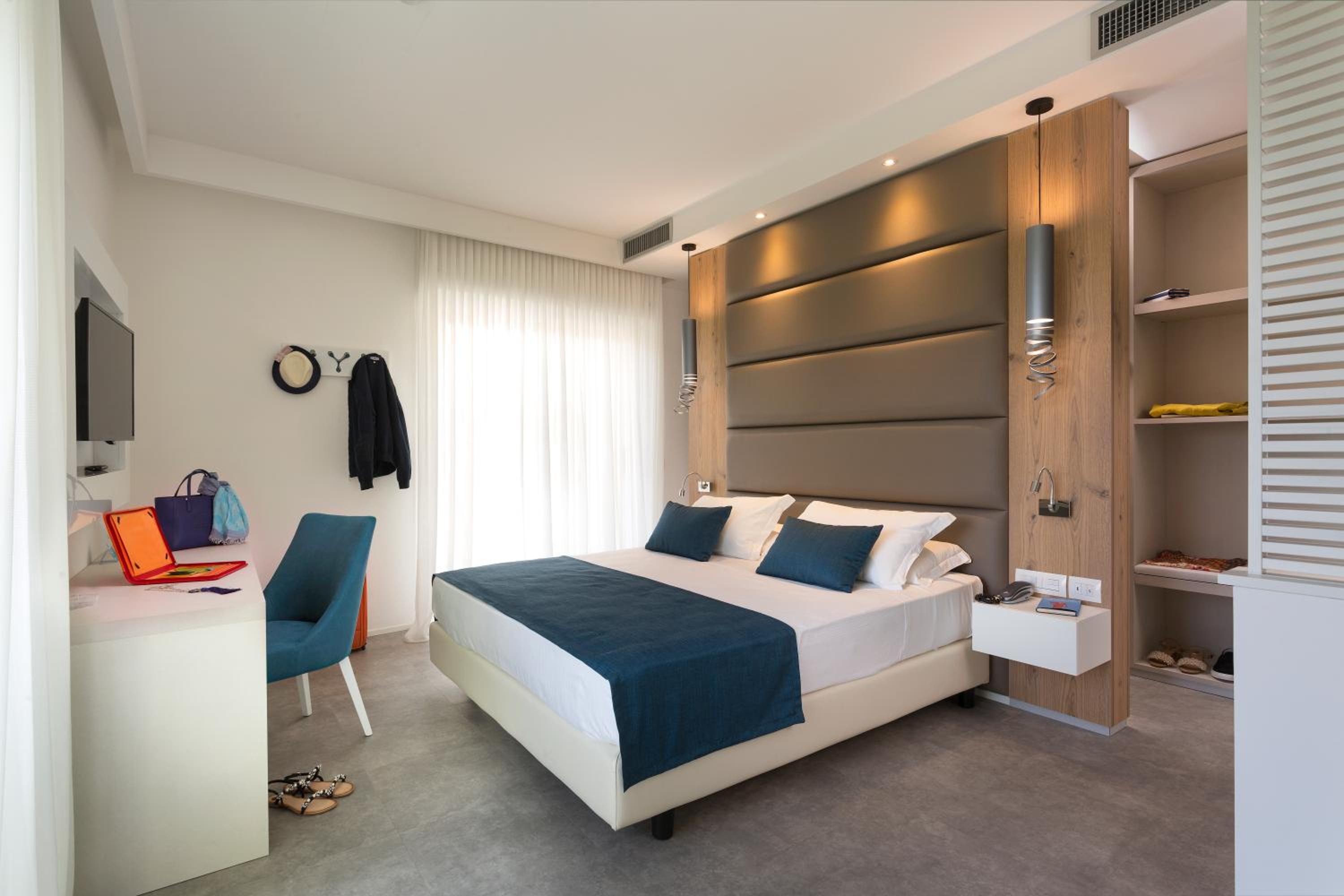 Deluxe Room - Photo 1